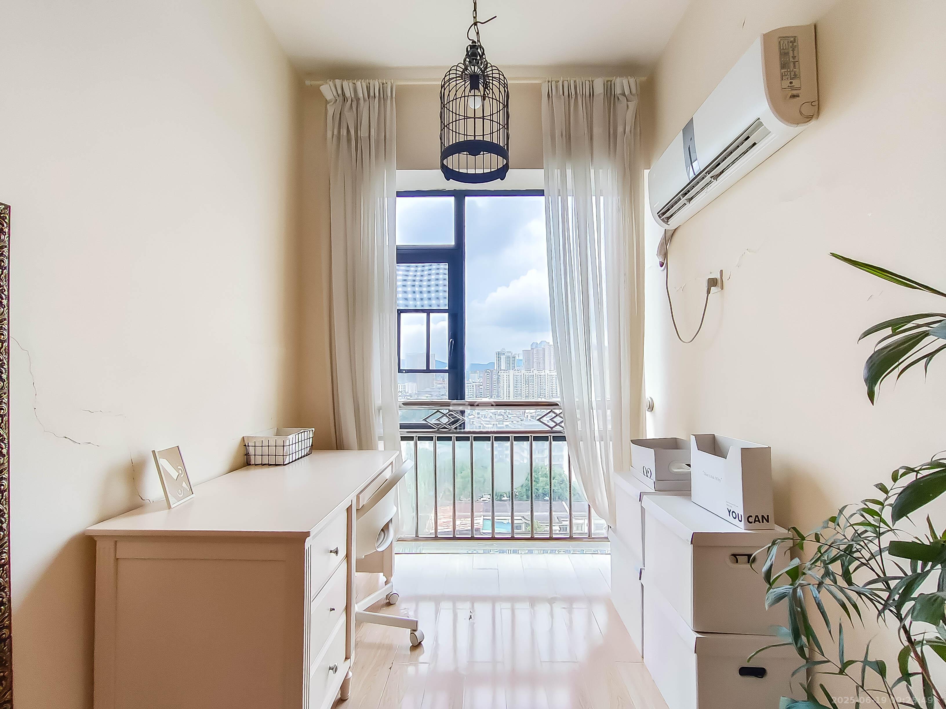 长房时代城 1室1厅1卫 37.8万 长房时代城 1室1厅1卫 37.8万阳台