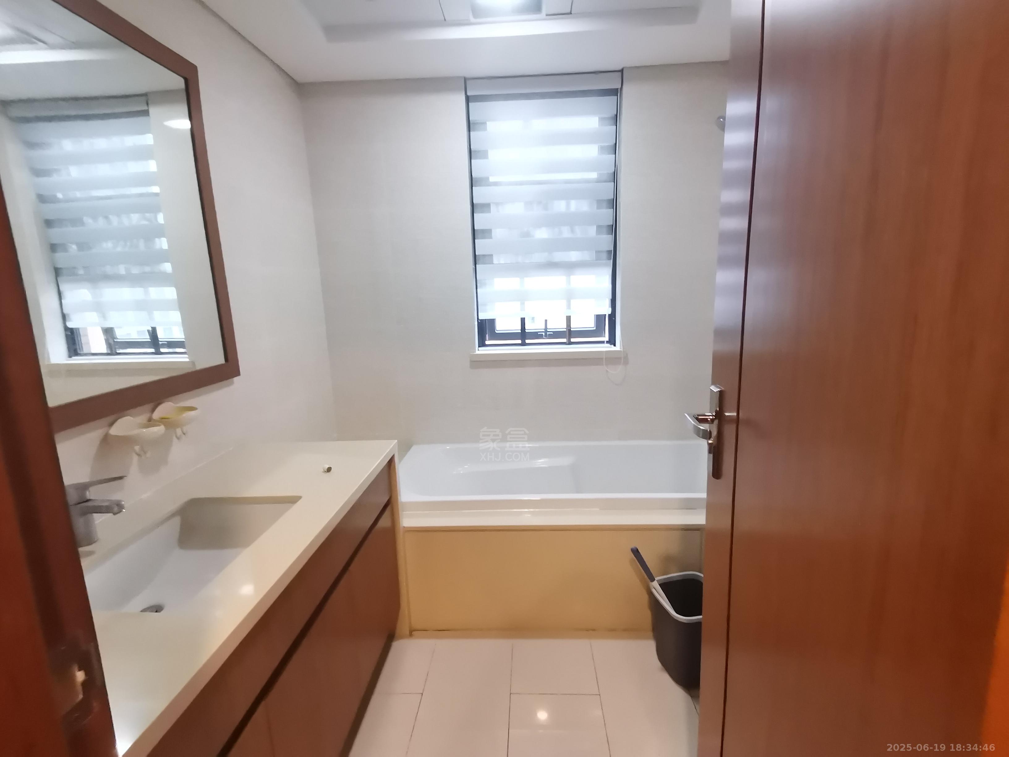 晋合湘水湾四期 3室2厅2卫 3500.0元/月 晋合湘水湾四期 3室2厅2卫 3500.0元/月室内图