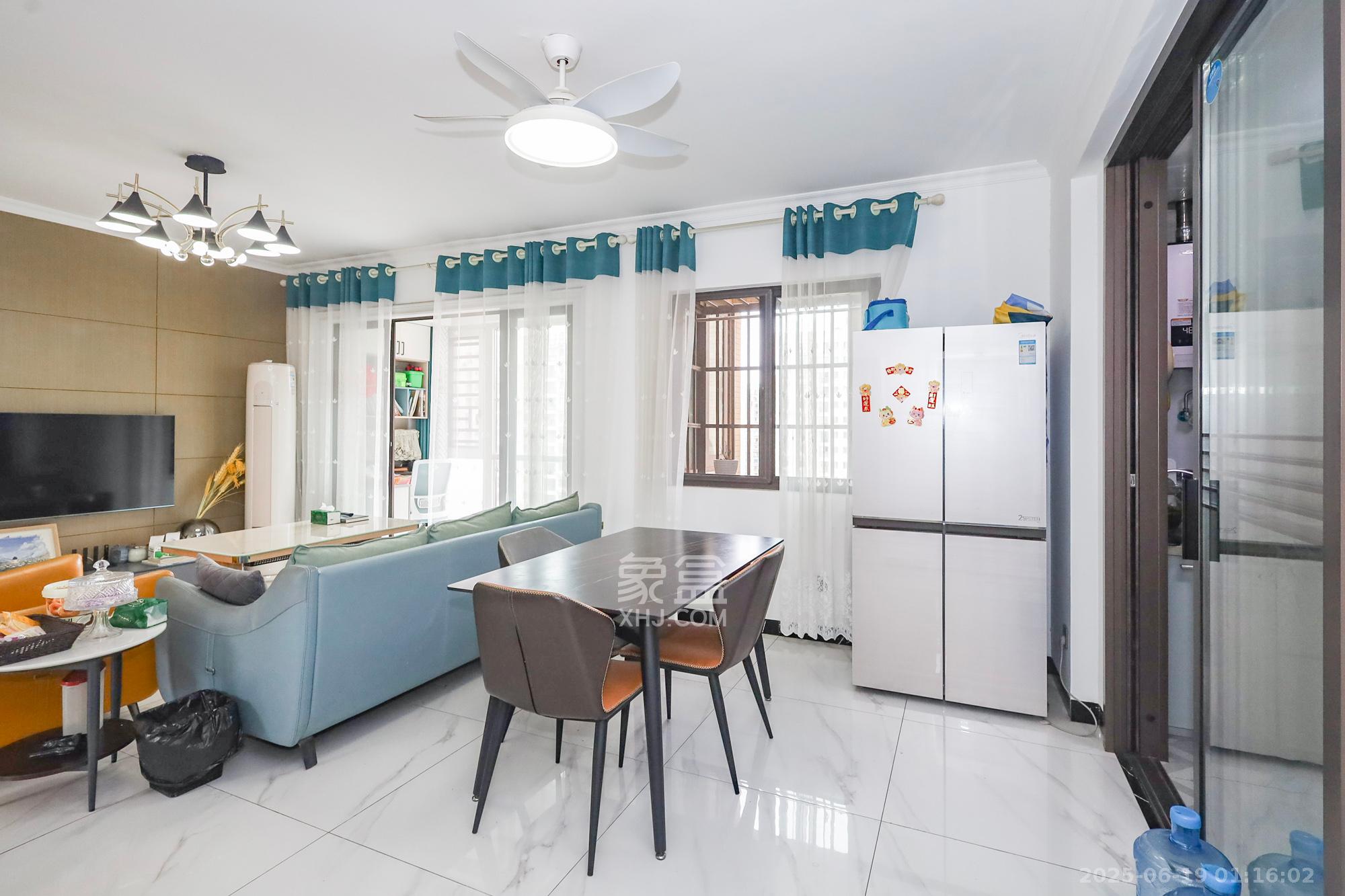 钰龙天下二期(钰龙佳园) 3室2厅2卫 222.0万 钰龙天下二期(钰龙佳园) 3室2厅2卫 222.0万客厅