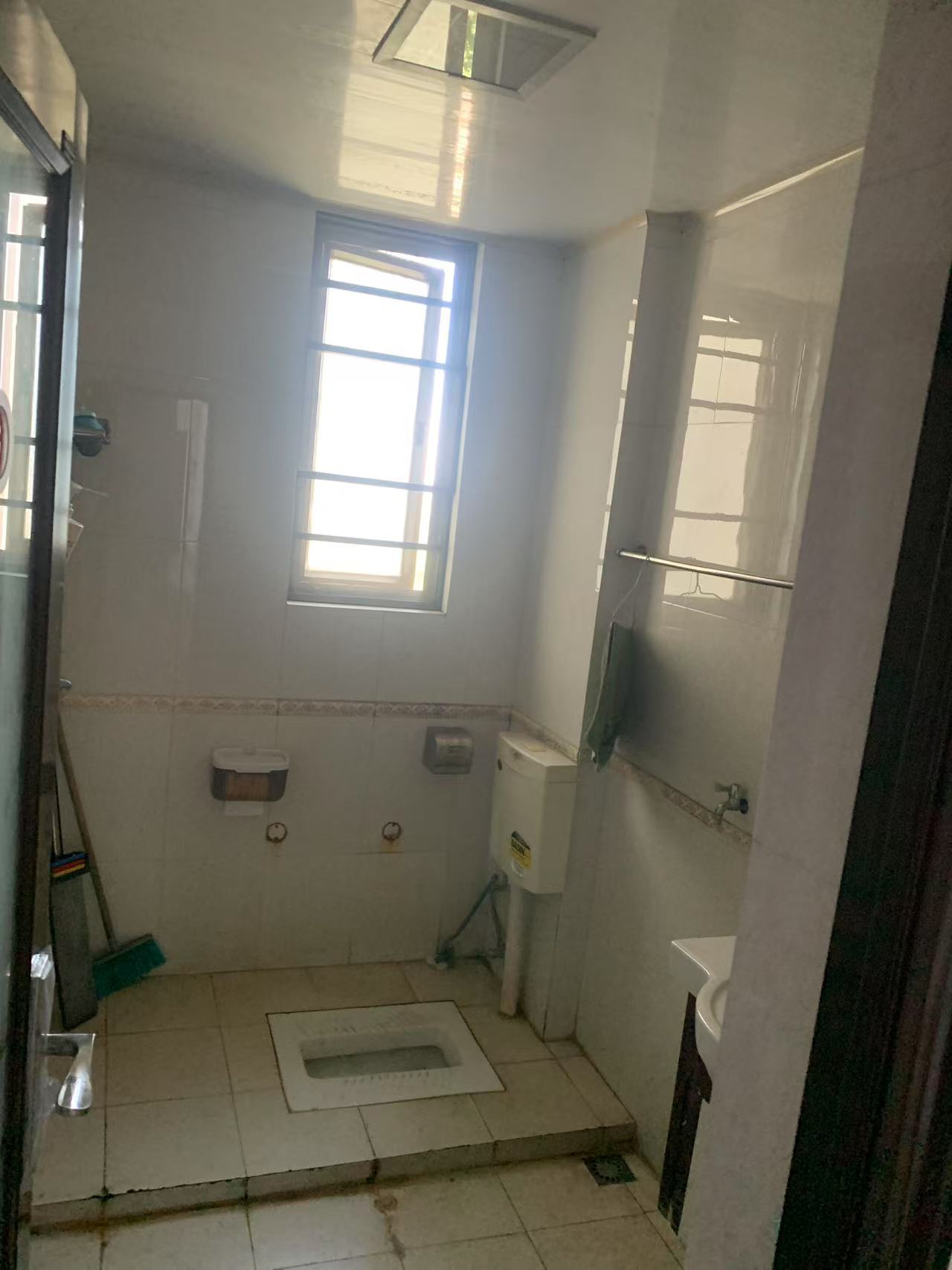 西城一号 3室2厅2卫 2300.0元/月 西城一号 3室2厅2卫 2300.0元/月室内图