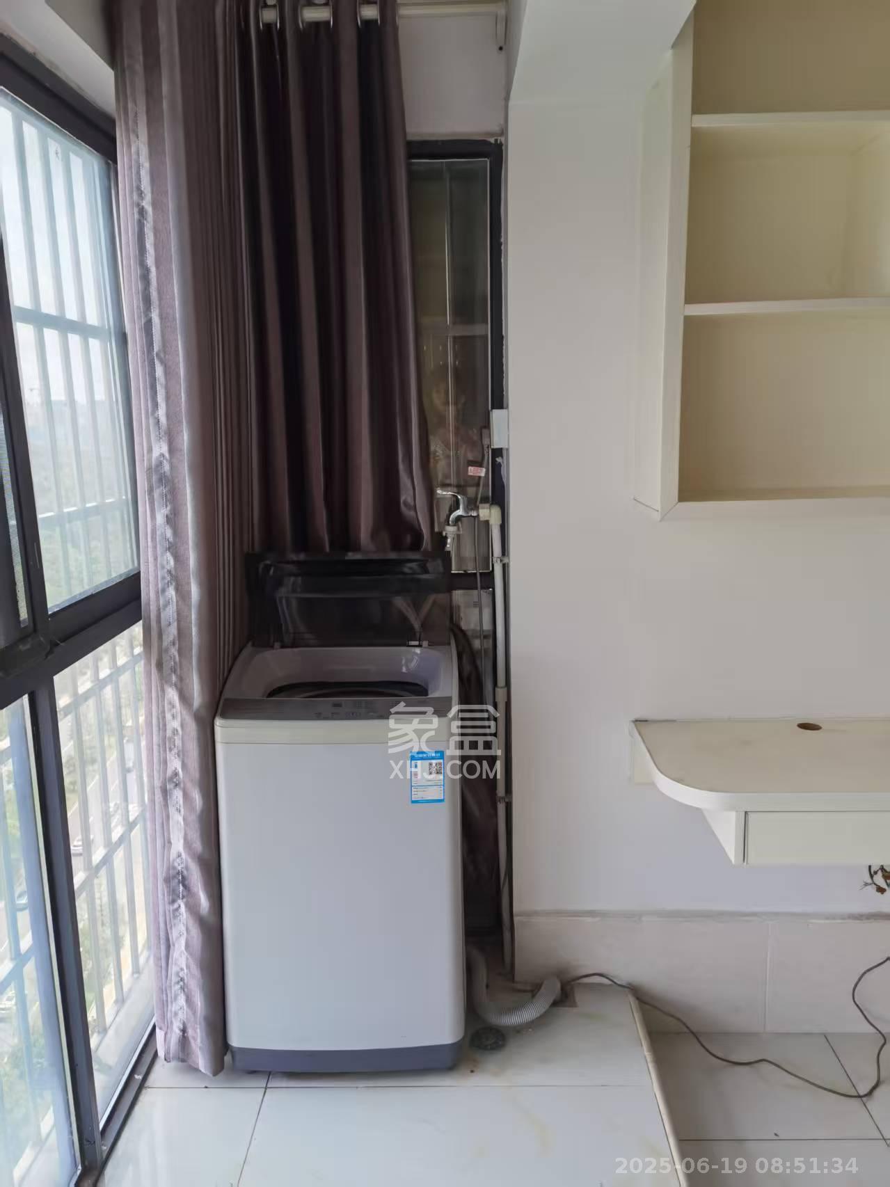 美利新世界  1室1厅1卫    1350.0元/月 美利新世界  1室1厅1卫    1350.0元/月室内图