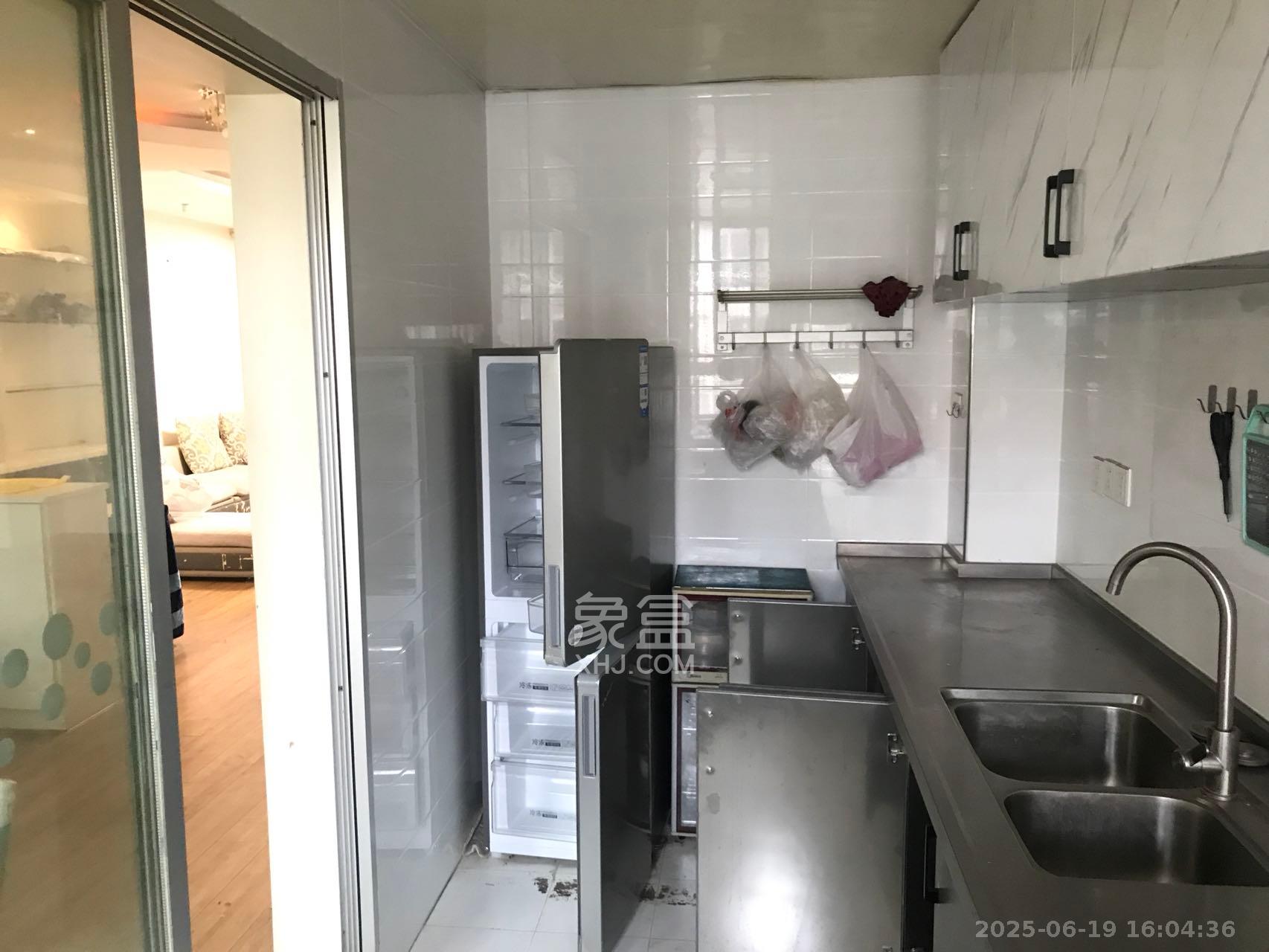 嘉盛华庭（一期、二期、三期）  3室2厅2卫    3100.0元/月室内图