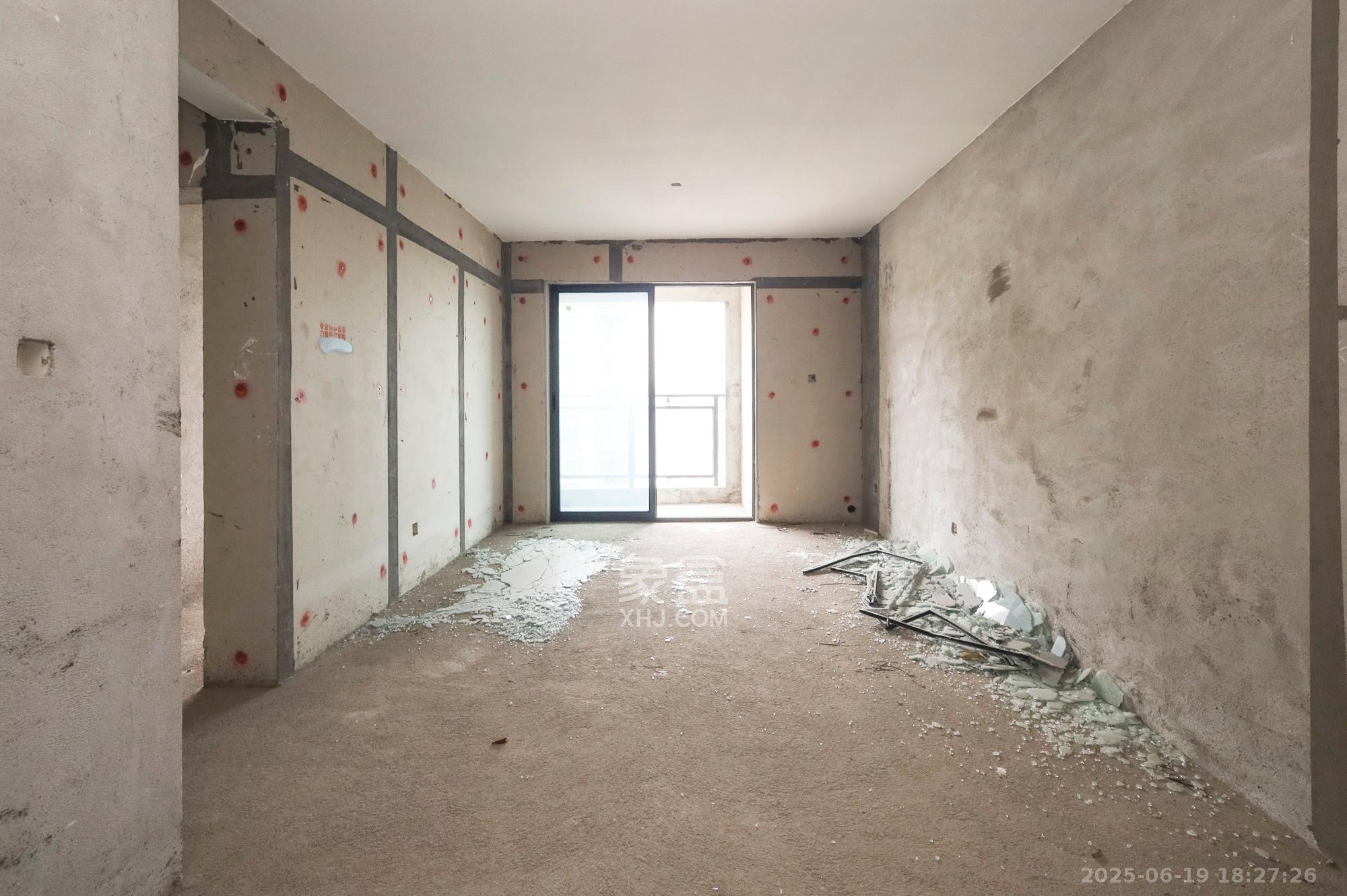 南璟滨江书苑 4室2厅1卫 36.50万 南璟滨江书苑 4室2厅1卫 36.50万客厅