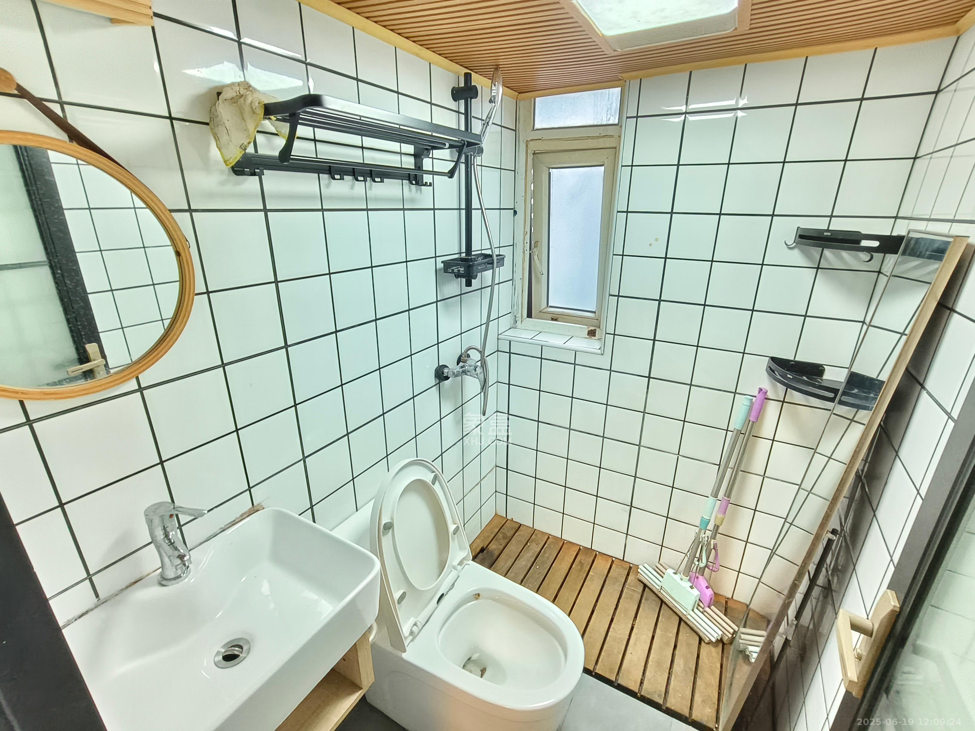 青年公寓  1室1厅1卫    2200.0元/月室内图