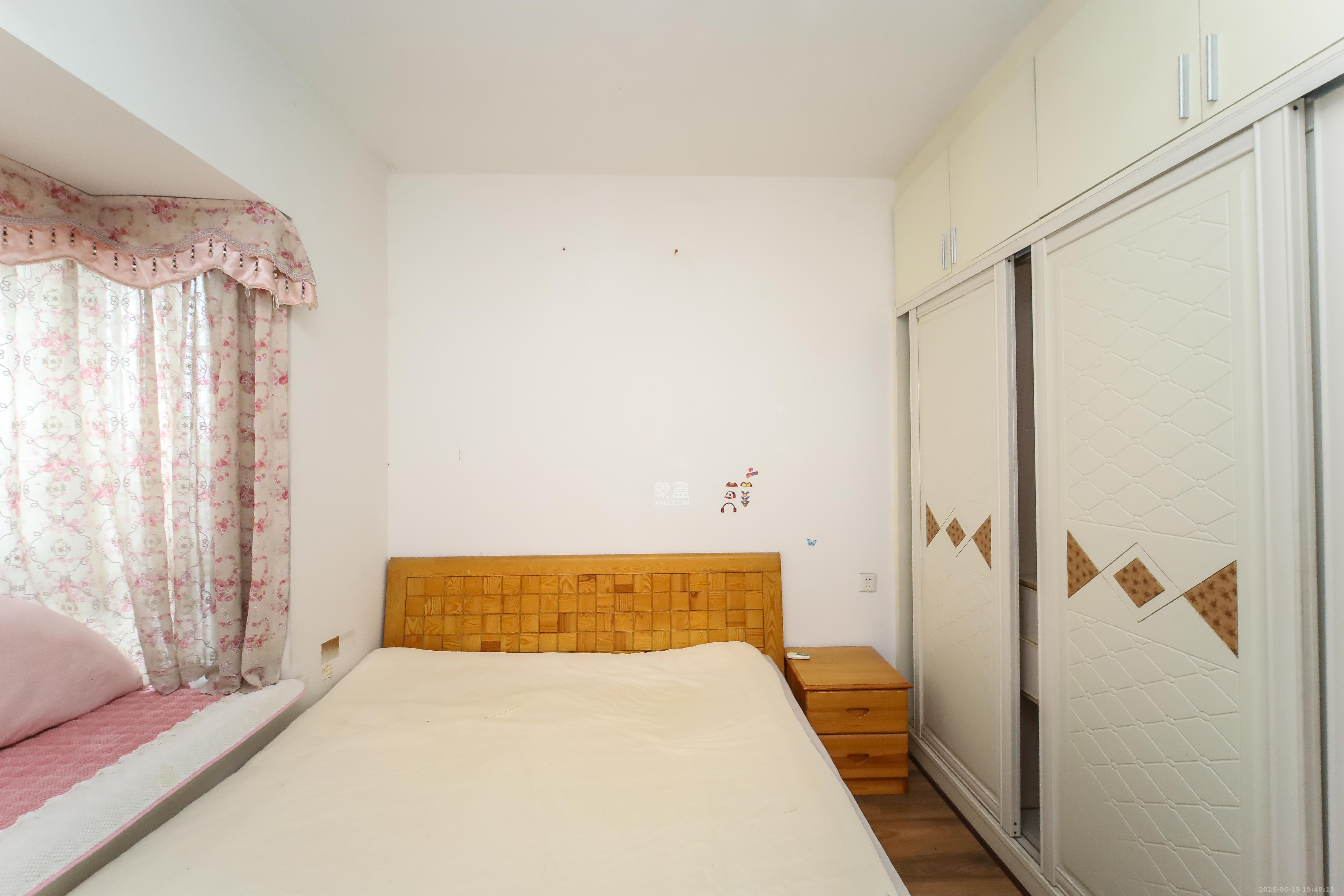 华城广场 2室2厅1卫 72.6万 华城广场 2室2厅1卫 72.6万卧室