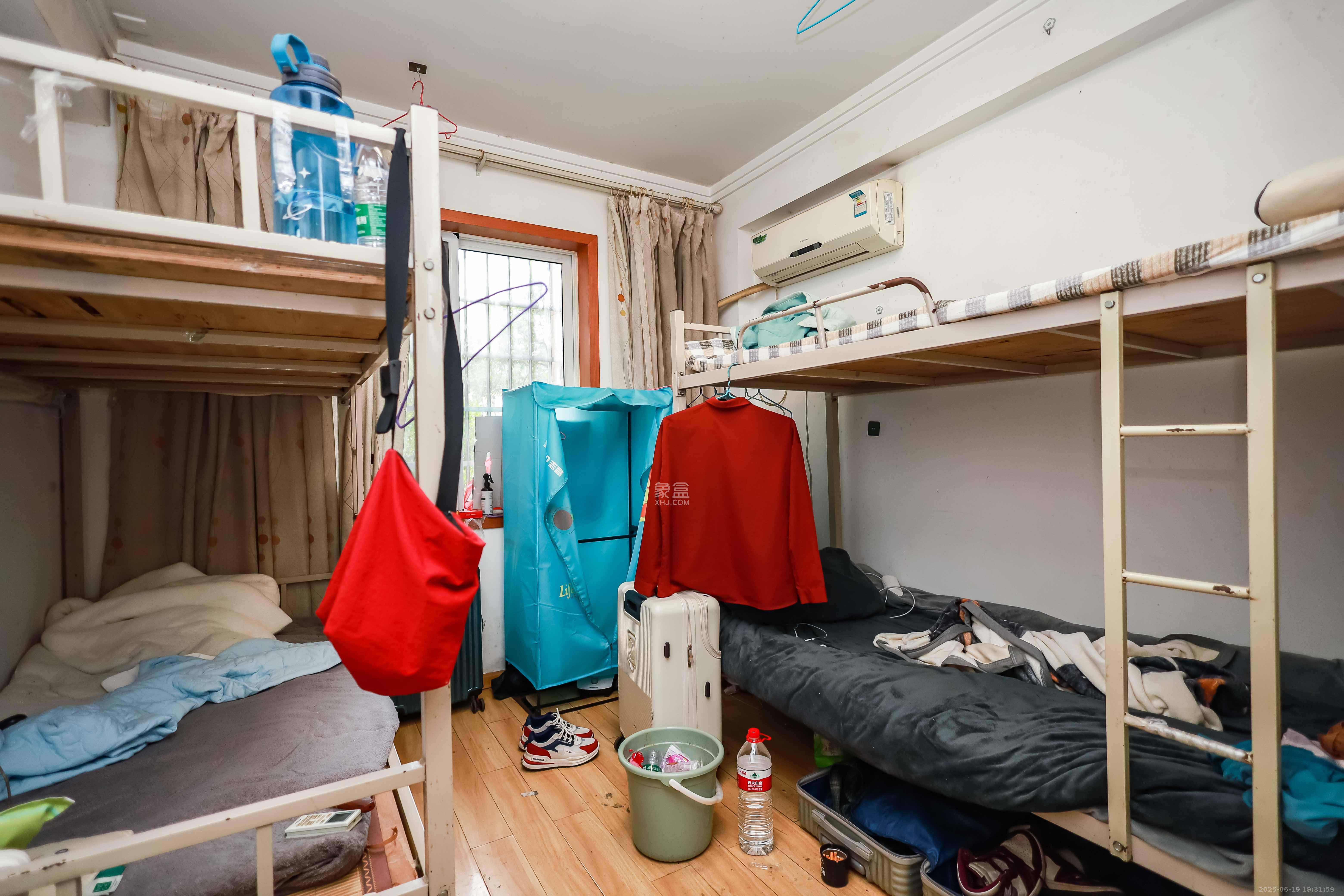 长房西郡 4室2厅2卫 126.8万 长房西郡 4室2厅2卫 126.8万卧室