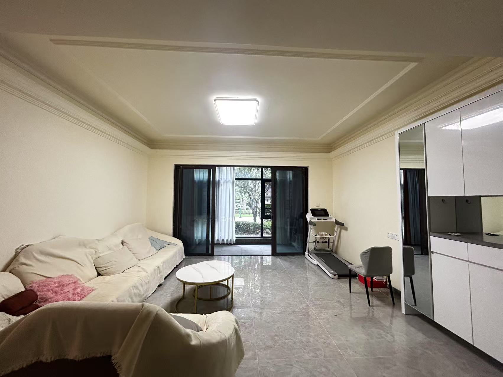 华耀碧桂园十里江湾誉峯 3室2厅2卫 3200.0元/月 华耀碧桂园十里江湾誉峯 3室2厅2卫 3200.0元/月室内图