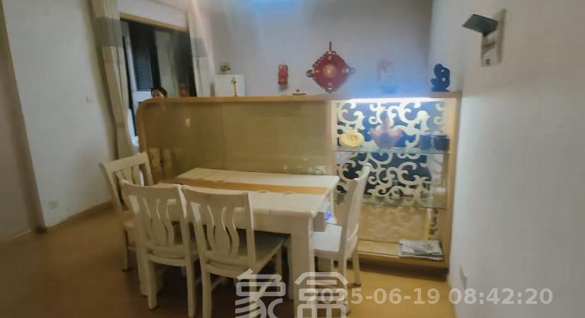 水岸天际（一期、二期）  2室2厅1卫   1800.00元/月室内图