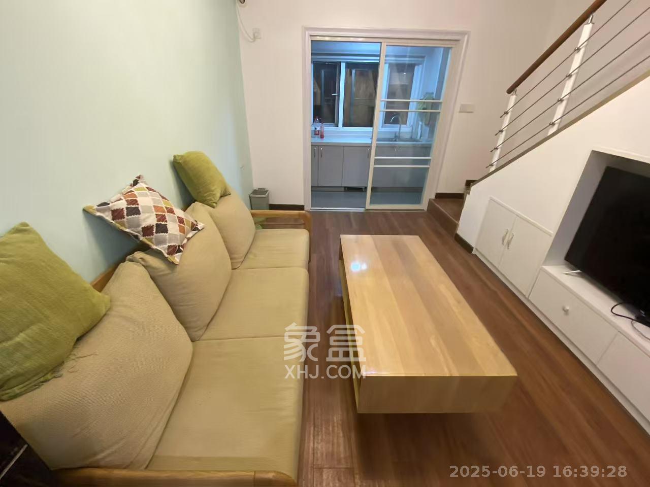 COCO蜜城  2室1厅1卫   2300.00元/月