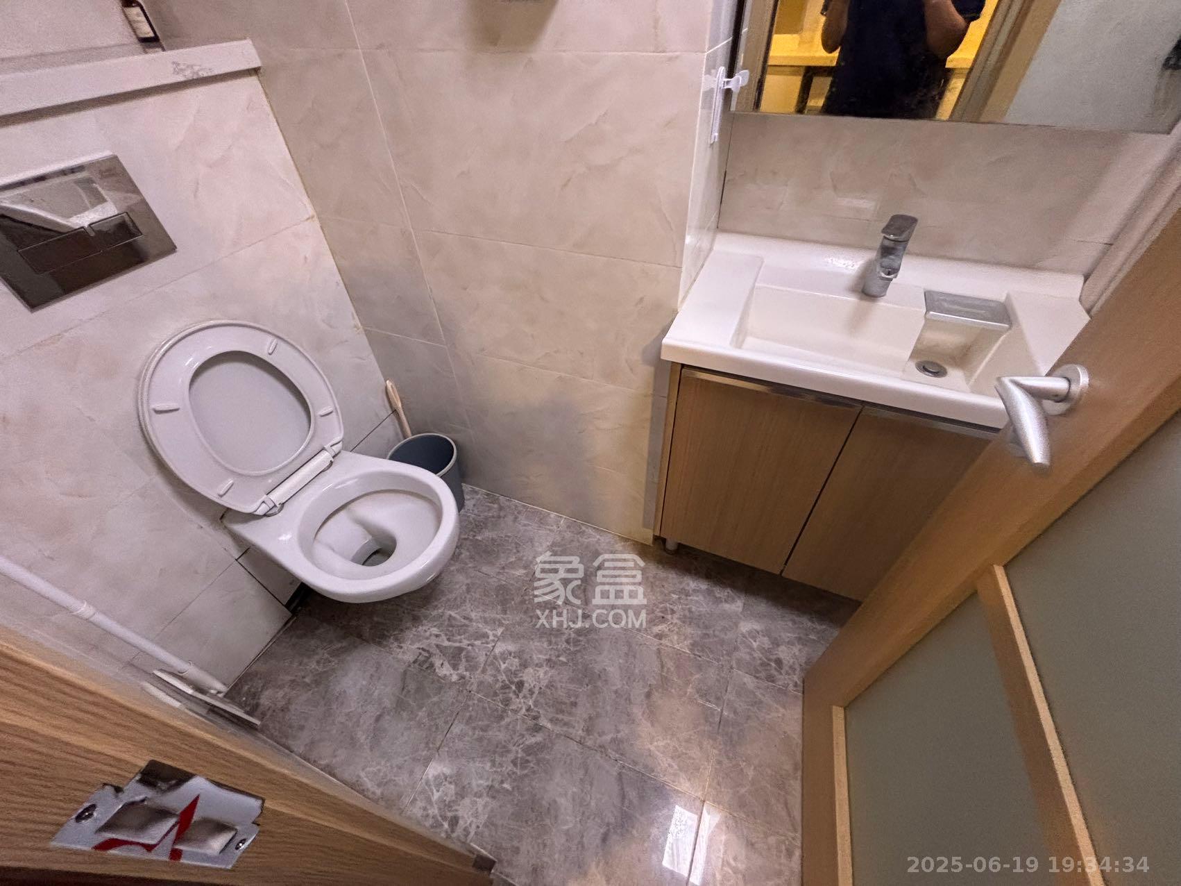 卓越浅水湾  1室1厅1卫   1800.00元/月室内图