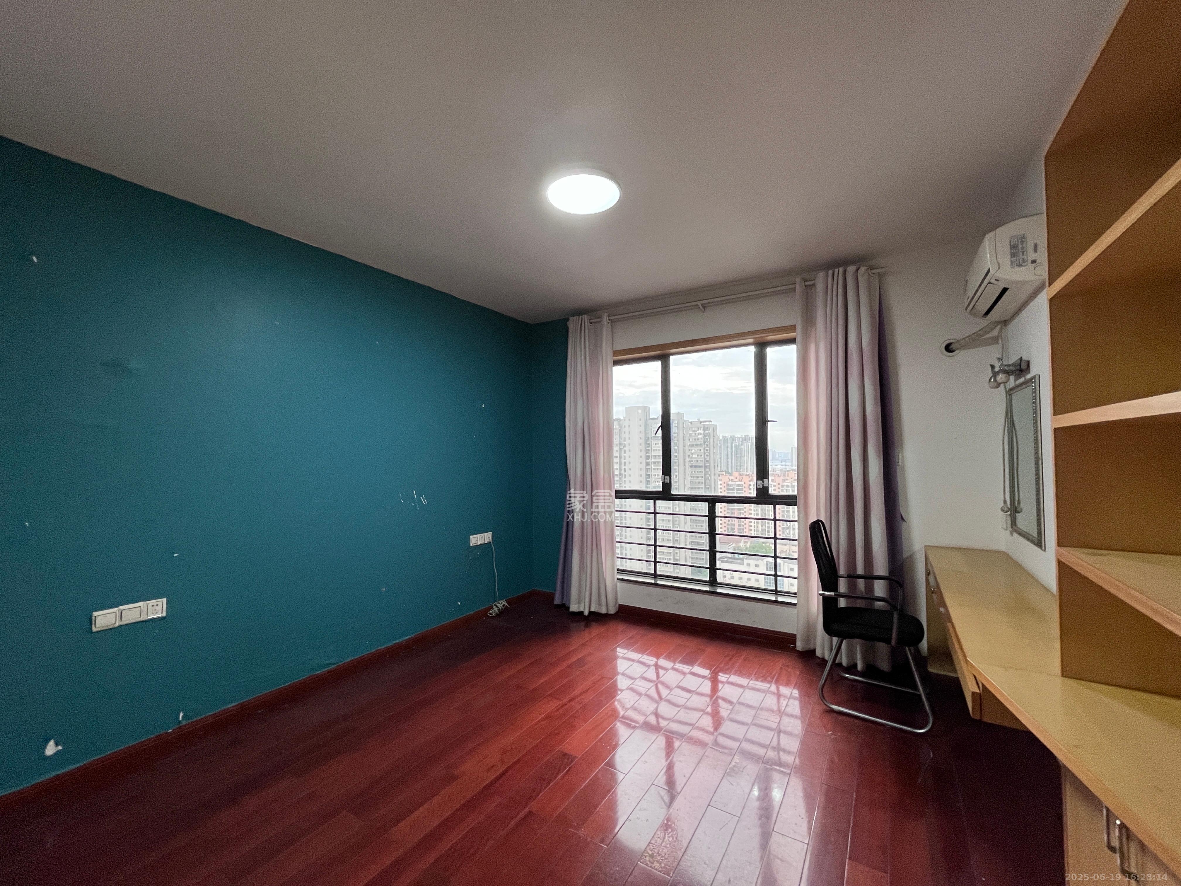 尚城 4室2厅2卫 2500.0元/月 尚城 4室2厅2卫 2500.0元/月室内图