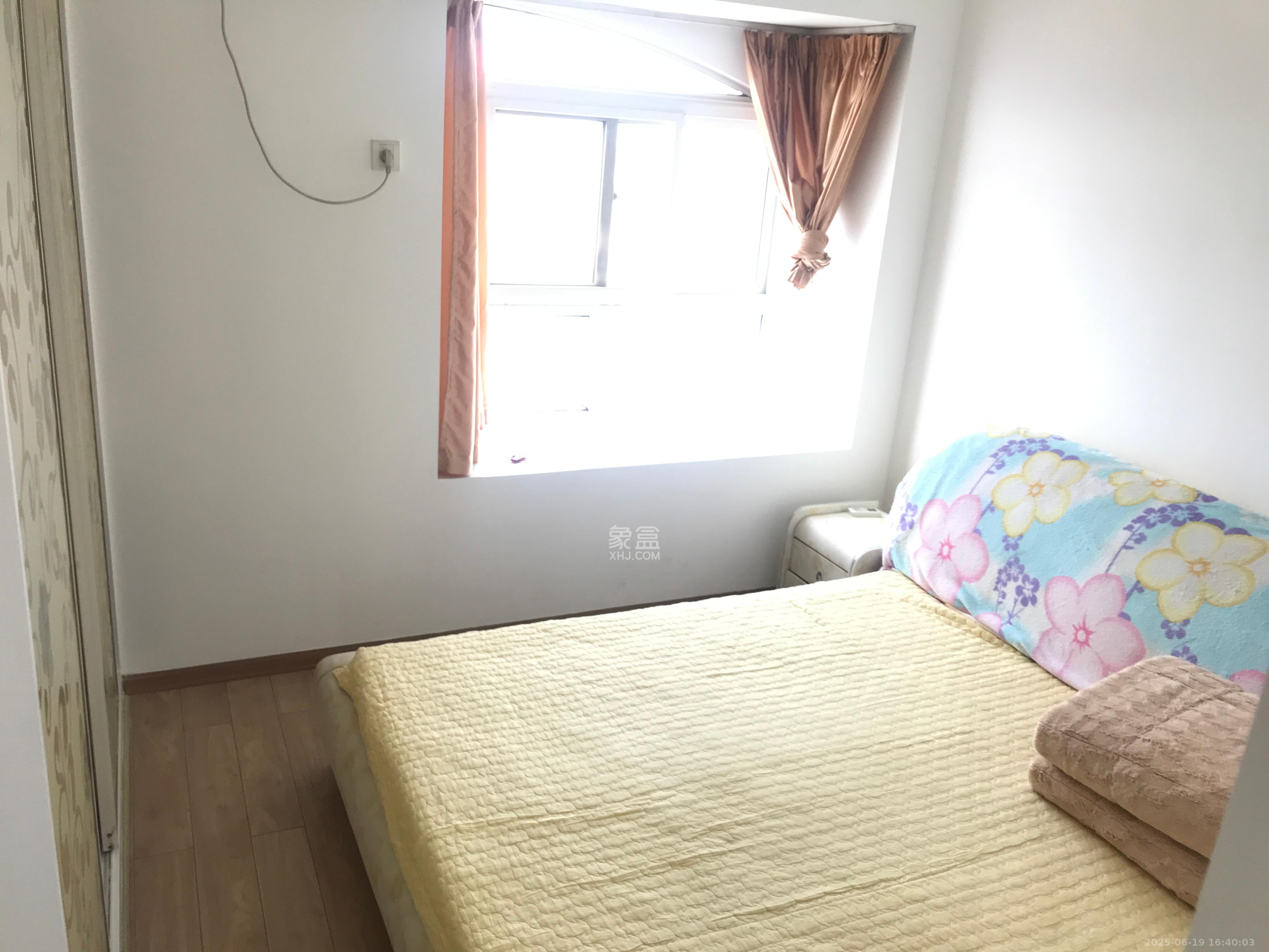 嘉盛华庭(一期、二期、三期)  2室2厅1卫    2600.0元/月 嘉盛华庭(一期、二期、三期)  2室2厅1卫    2600.0元/月室内图