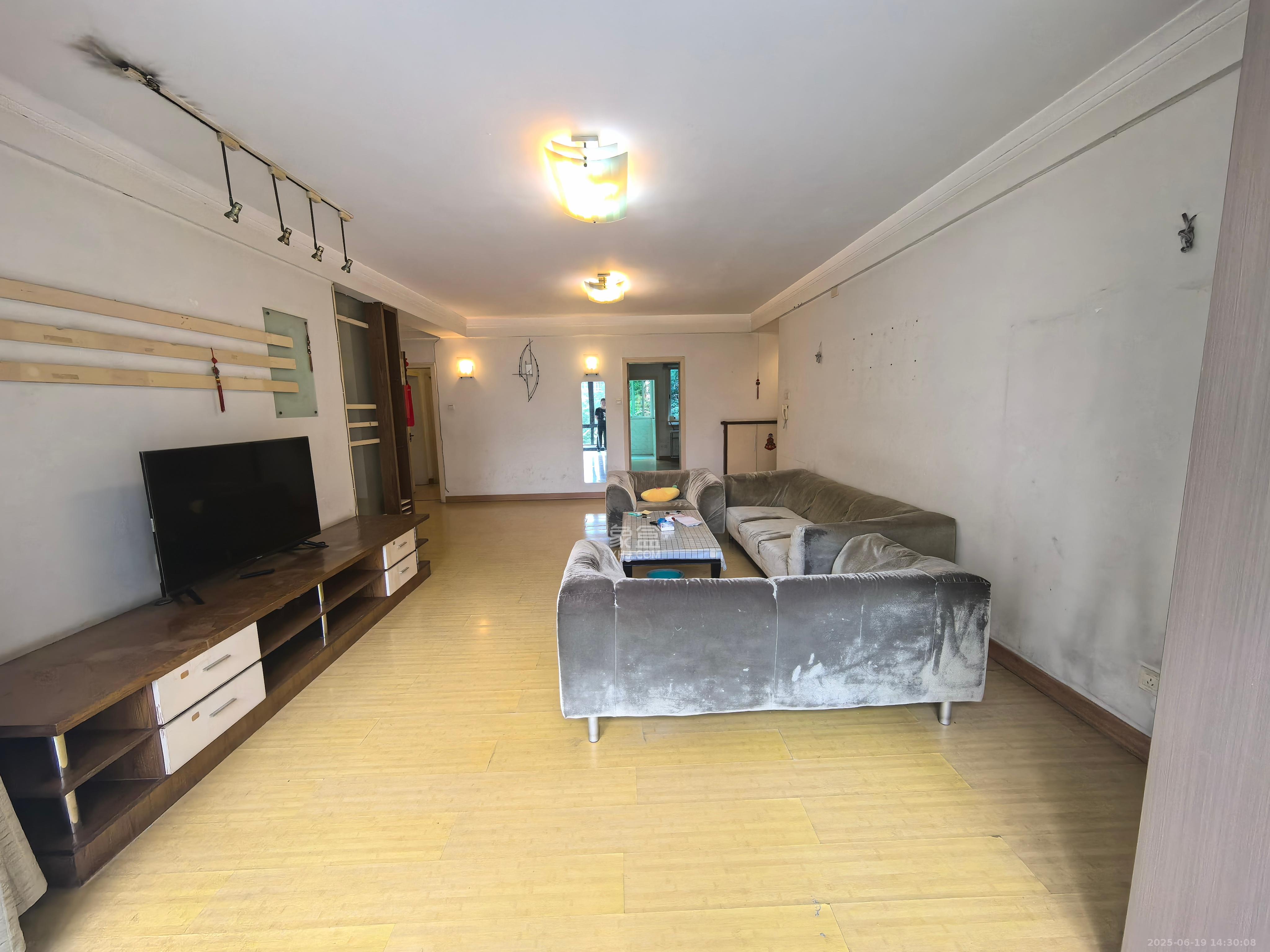 轻工小区(湖南轻工研究院宿舍) 3室2厅2卫 2500.0元/月 轻工小区(湖南轻工研究院宿舍) 3室2厅2卫 2500.0元/月室内图