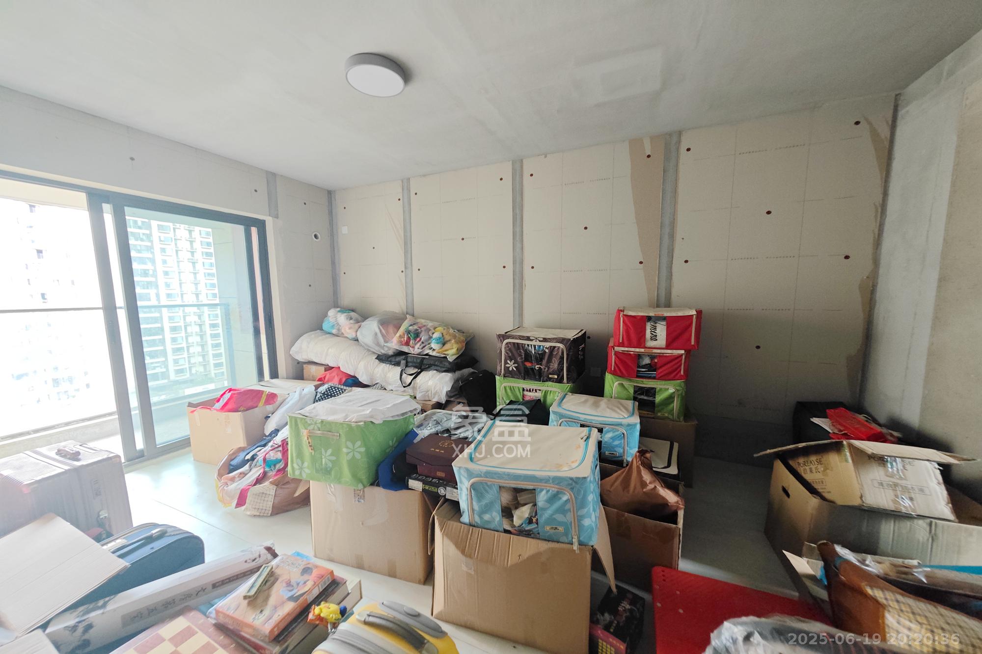 国欣向荣府  4室2厅2卫    155.0万 国欣向荣府  4室2厅2卫    155.0万卧室