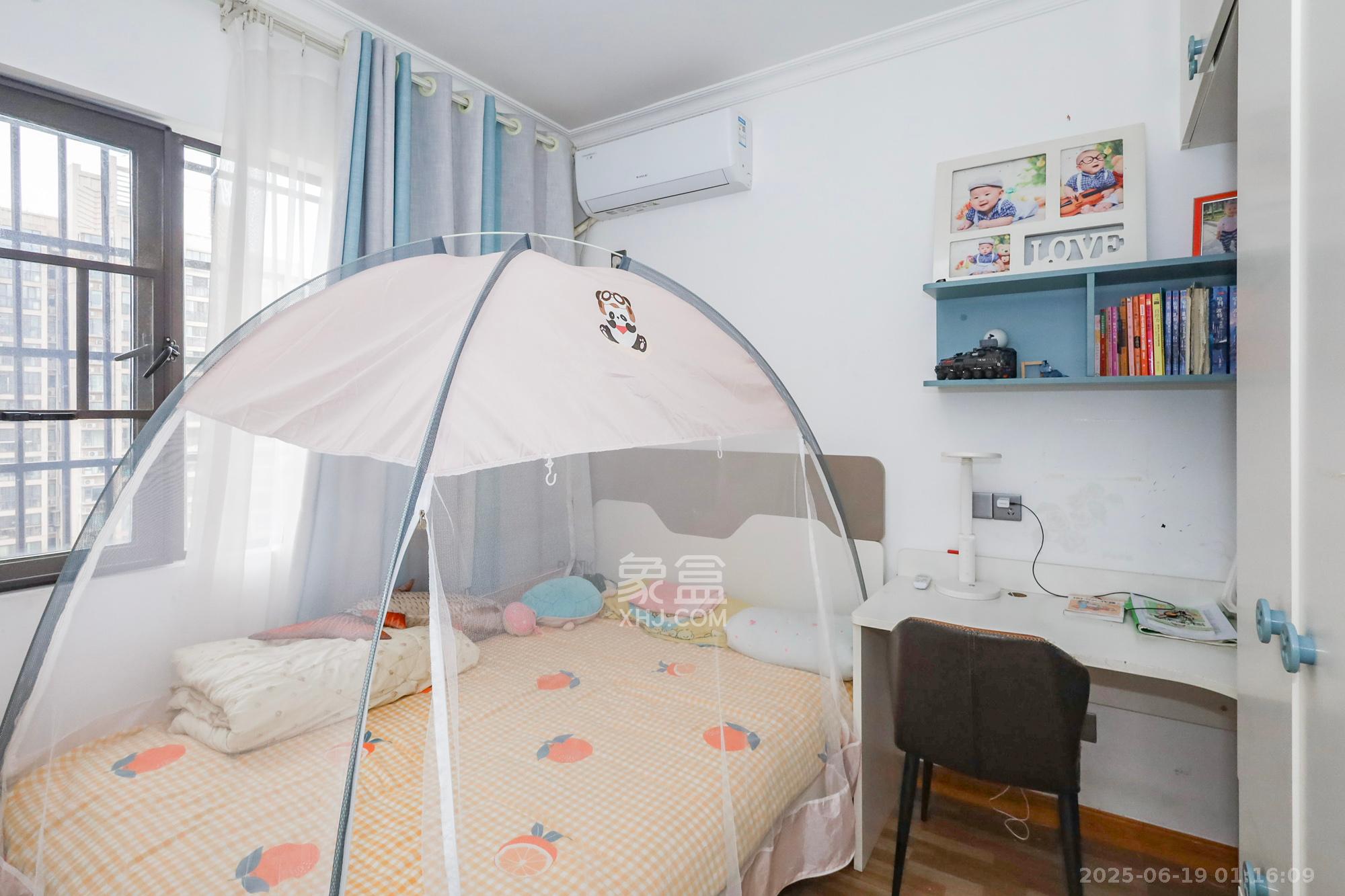 钰龙天下二期(钰龙佳园) 3室2厅2卫 222.0万 钰龙天下二期(钰龙佳园) 3室2厅2卫 222.0万卧室