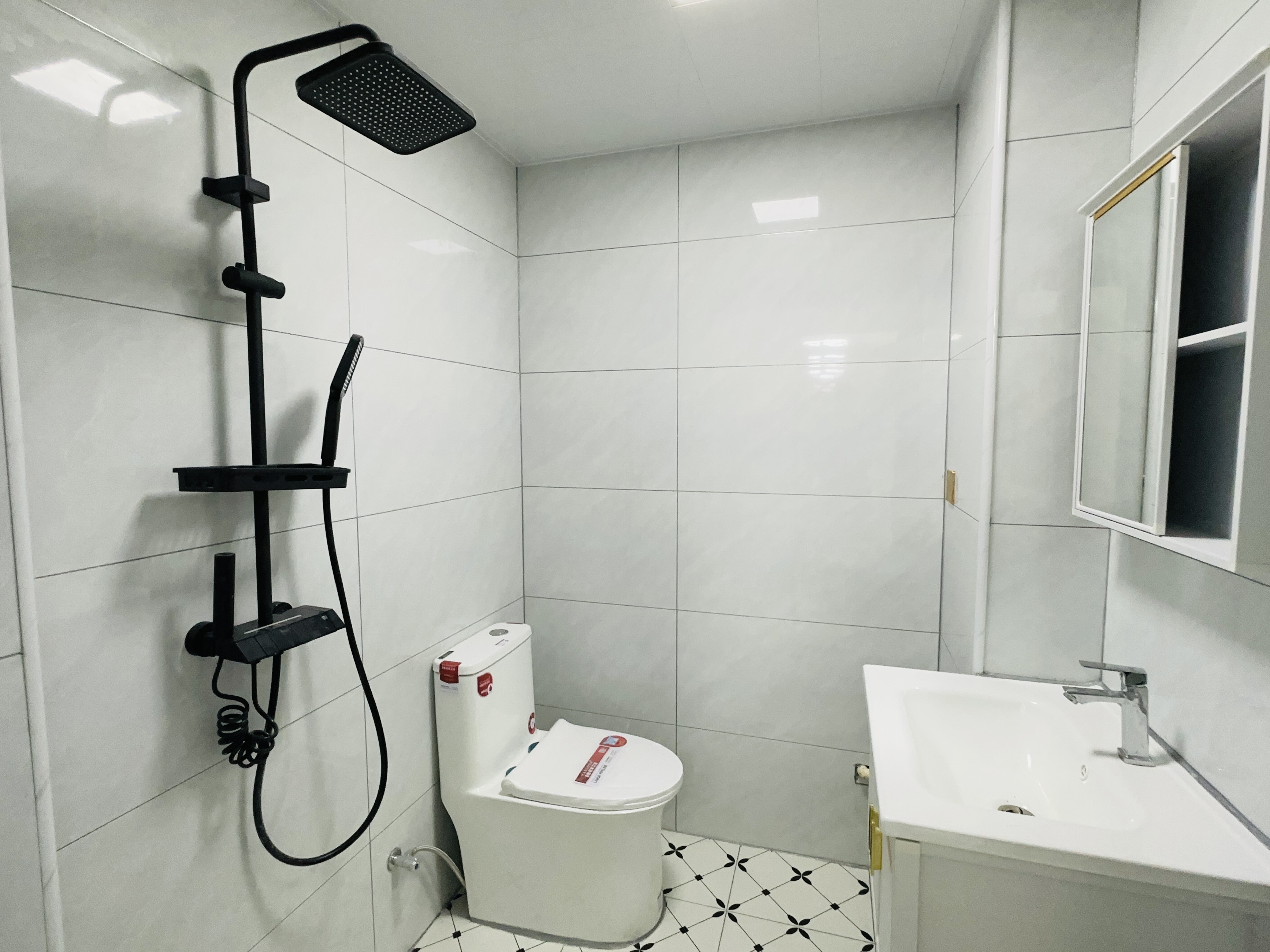 凤翔大厦 3室2厅1卫 79.0万 凤翔大厦 3室2厅1卫 79.0万客厅