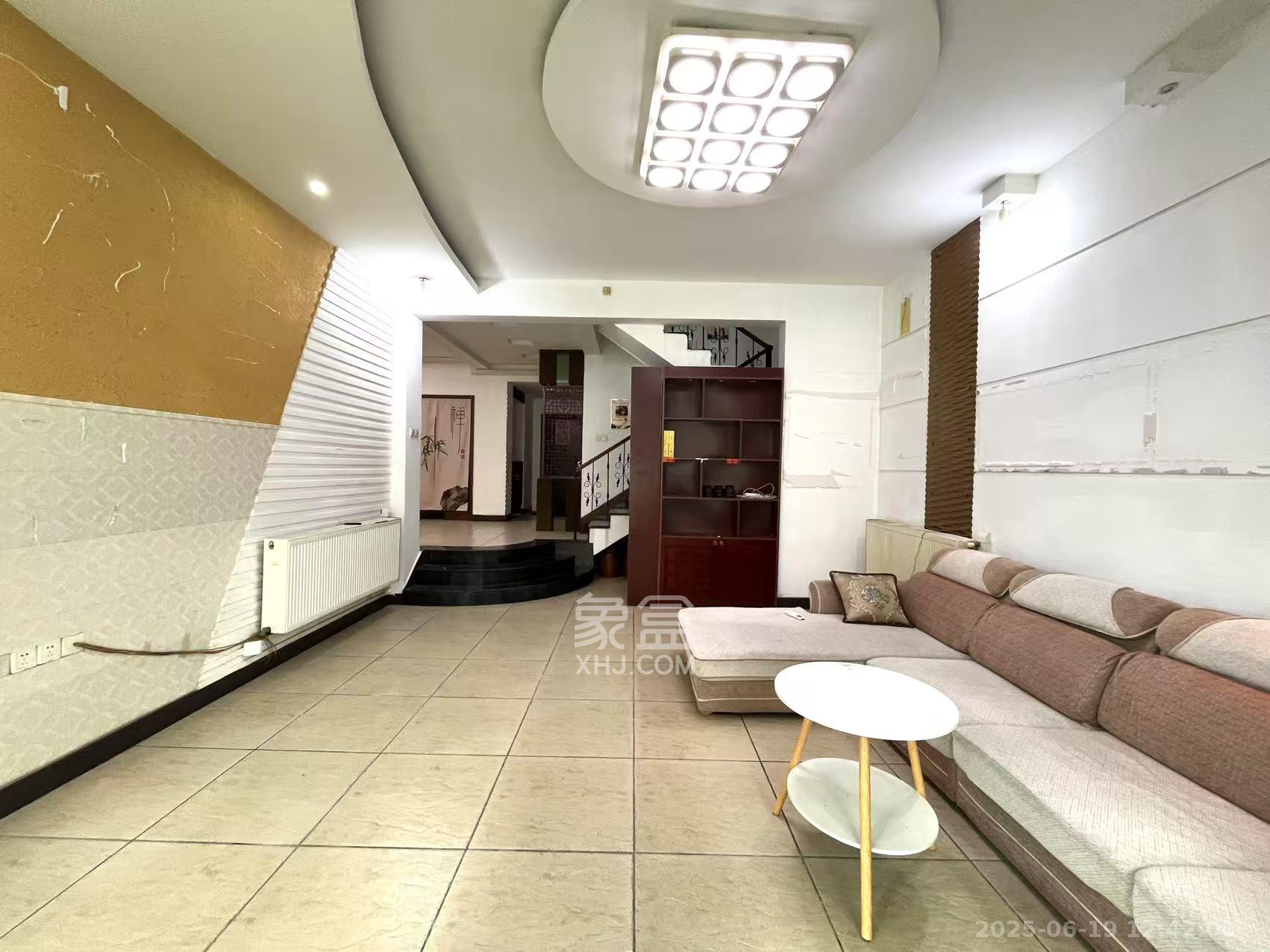 宏轩花苑  4室2厅3卫    4500.0元/月室内图