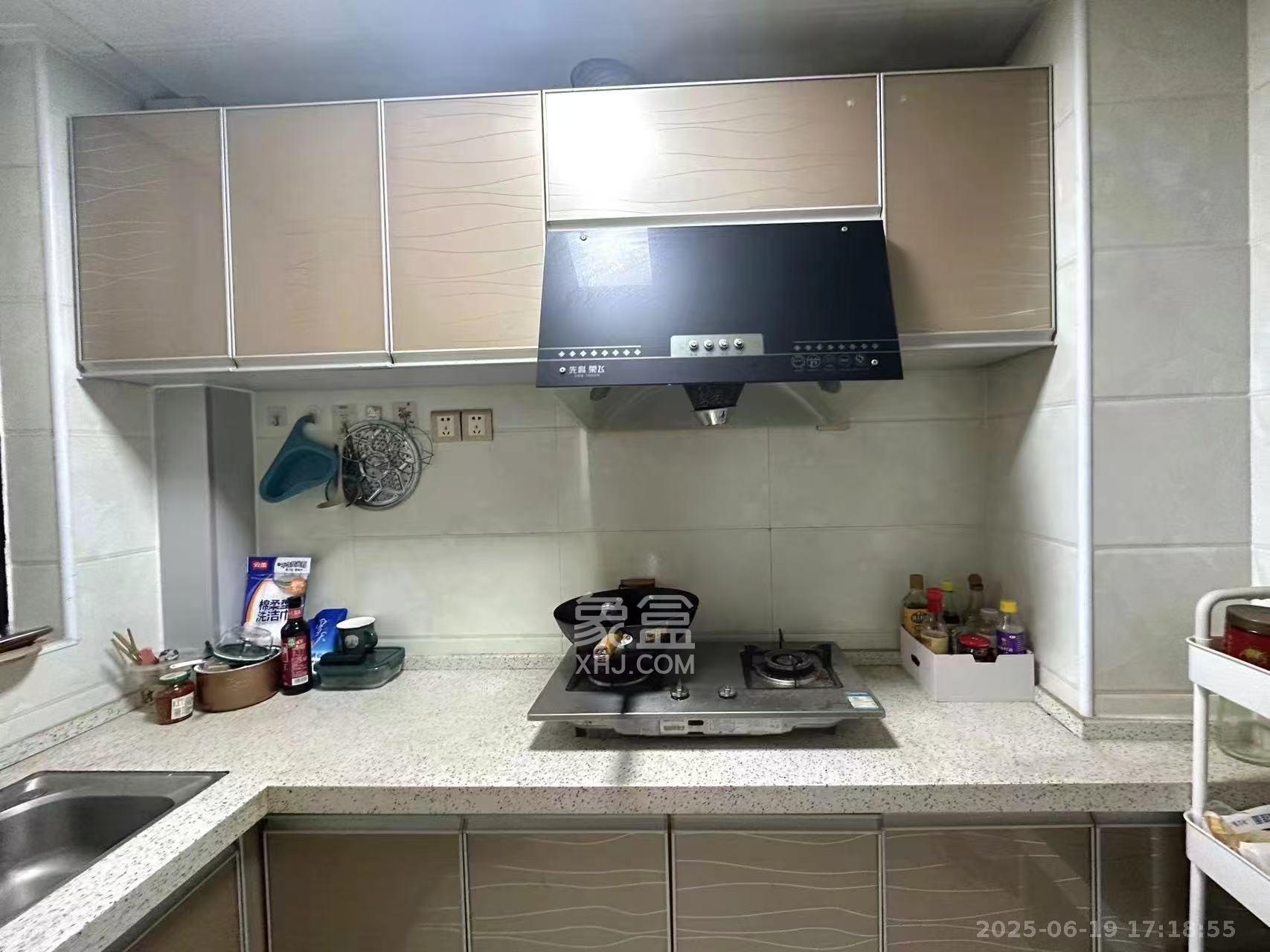 翡翠云天  2室1厅1卫   1600.00元/月室内图