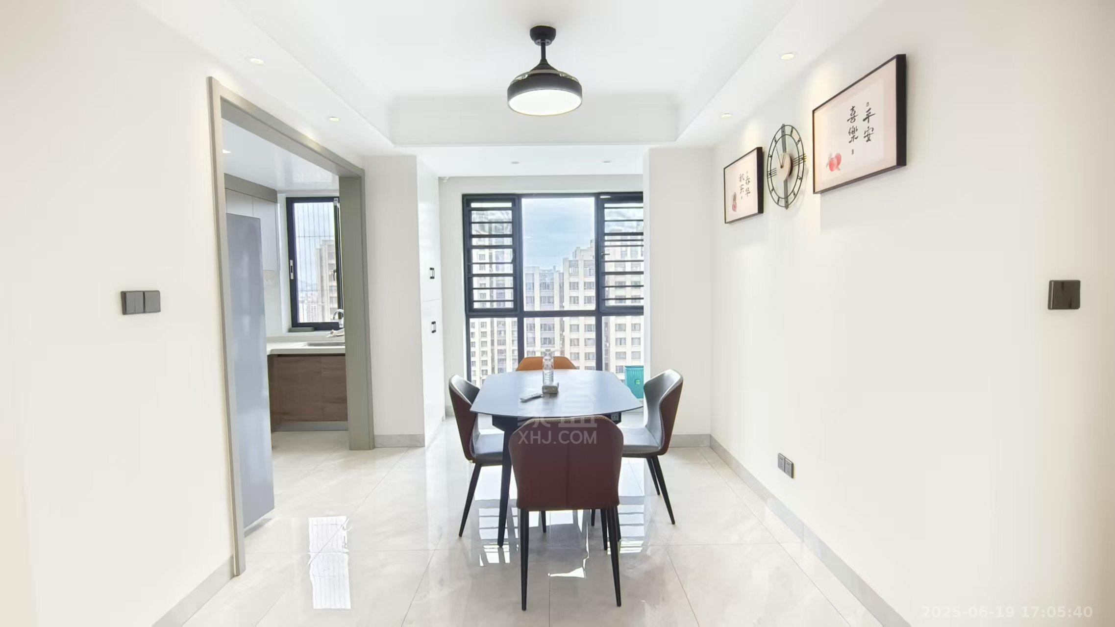 中泰财富湘江 3室2厅2卫 2800.0元/月 中泰财富湘江 3室2厅2卫 2800.0元/月室内图