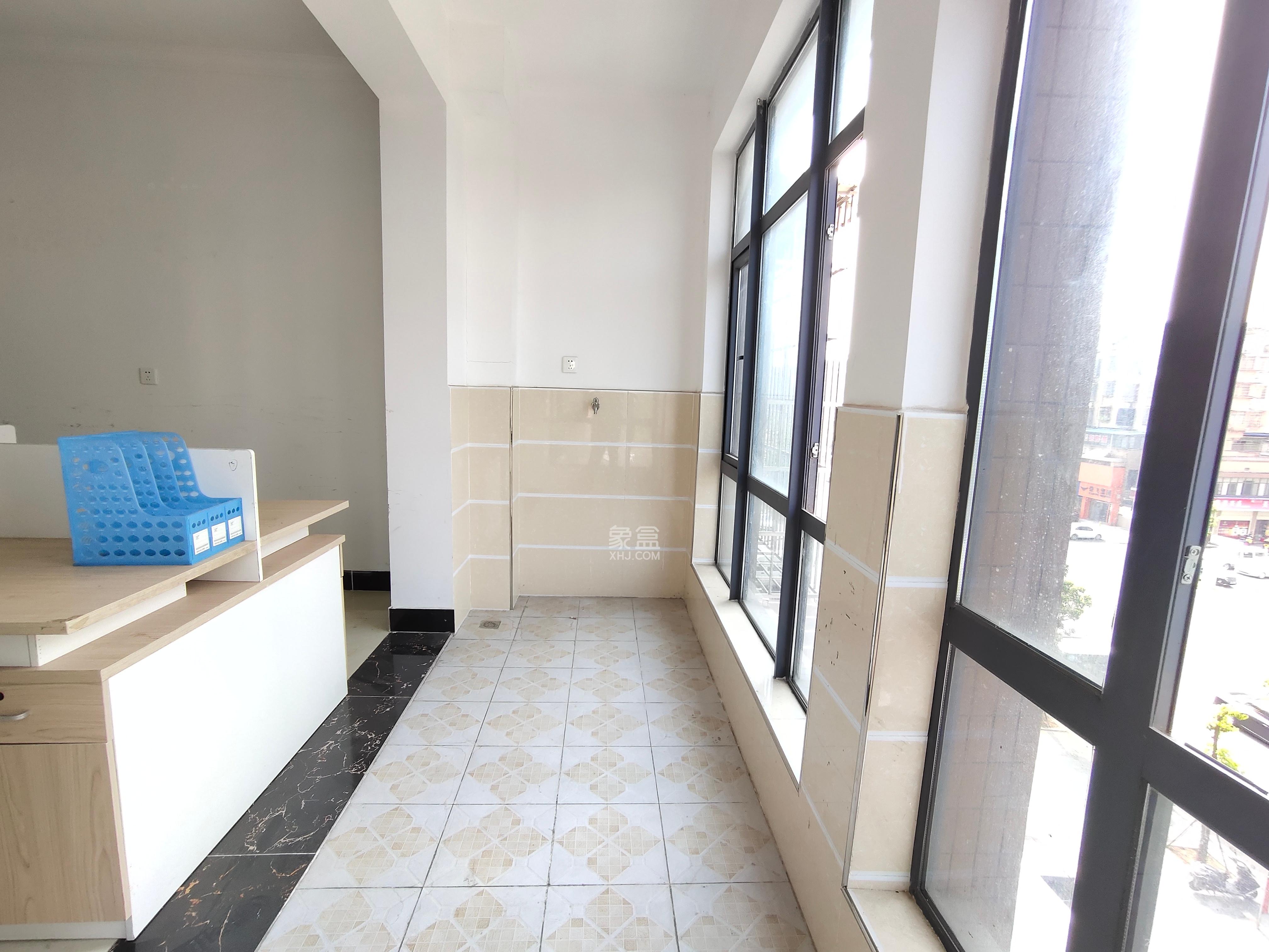 中南壹号院  3室2厅1卫    2300.0元/月室内图