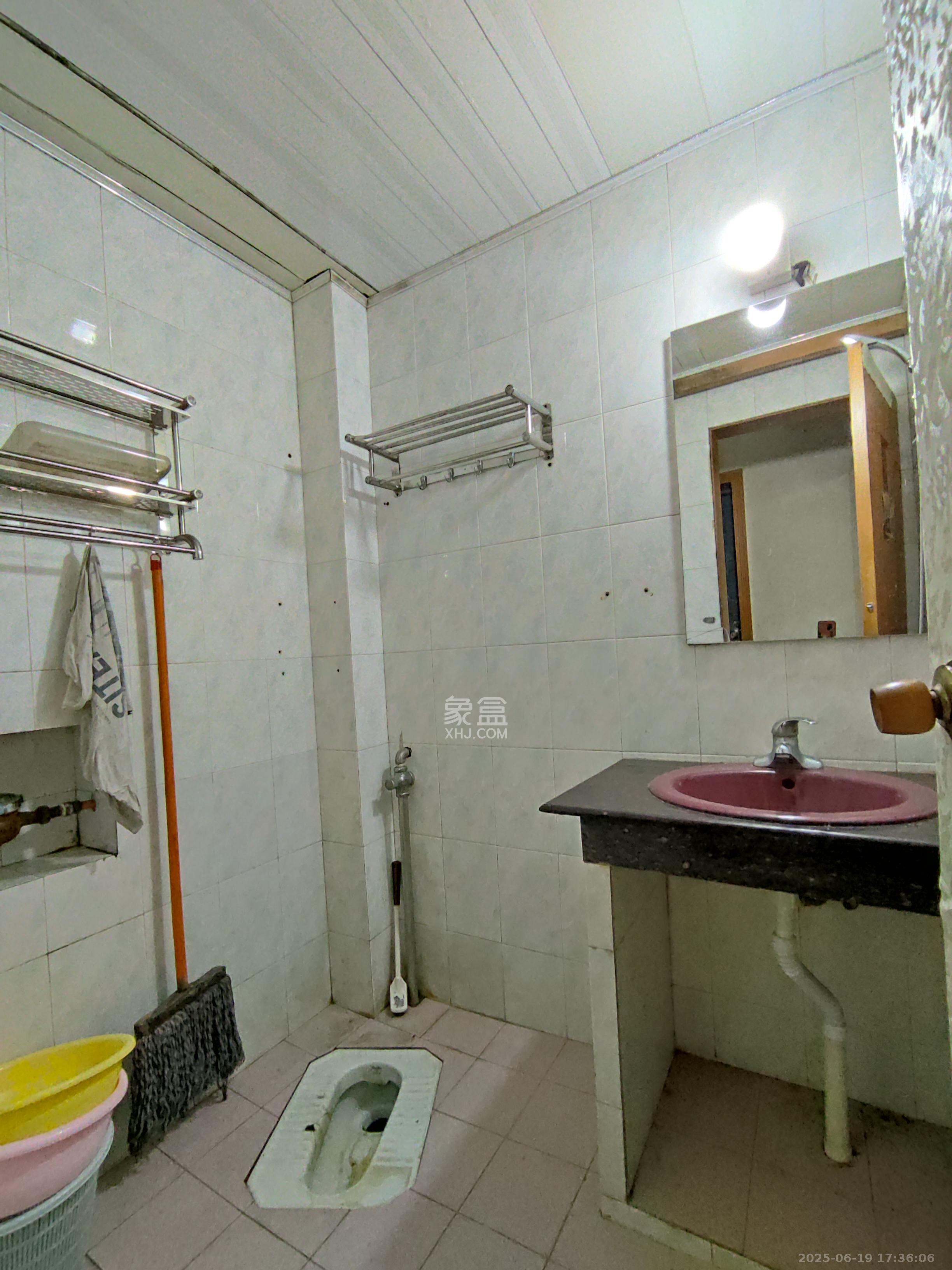 涧塘小区  1室1厅1卫   1200.00元/月室内图