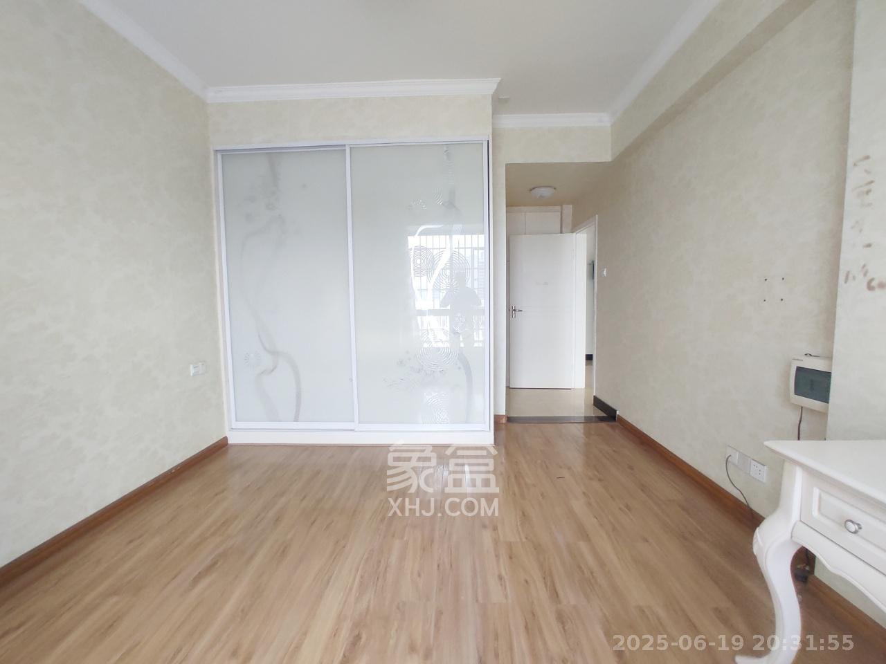 汀湘十里  3室2厅2卫   2200.00元/月室内图