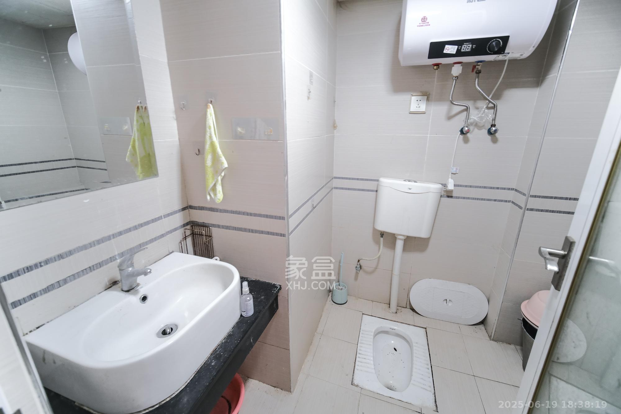 月亮湾草莓街区一、二期 1室1厅1卫 18.8万 月亮湾草莓街区一、二期 1室1厅1卫 18.8万卫生间