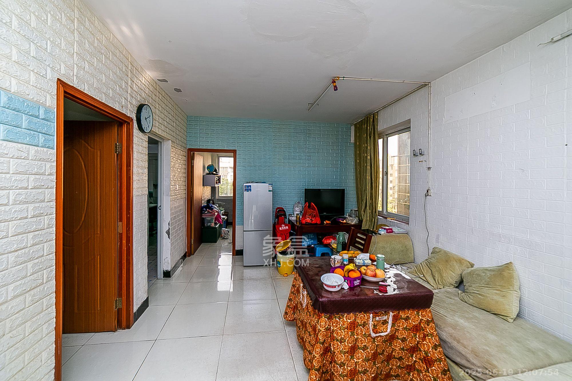 巧克力空间(建鸿达现代大厦) 3室1厅1卫 1800.0元/月 巧克力空间(建鸿达现代大厦) 3室1厅1卫 1800.0元/月室内图