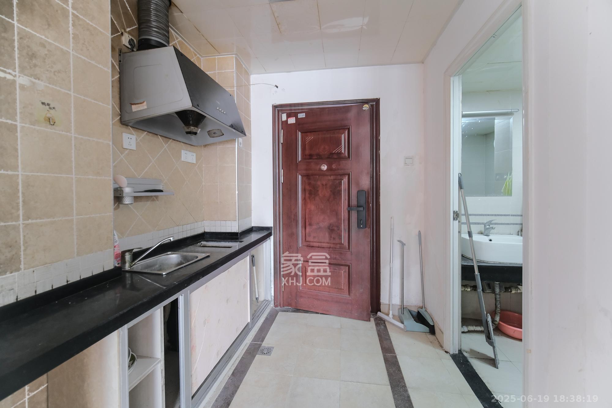 月亮湾草莓街区一、二期 1室1厅1卫 18.8万 月亮湾草莓街区一、二期 1室1厅1卫 18.8万厨房