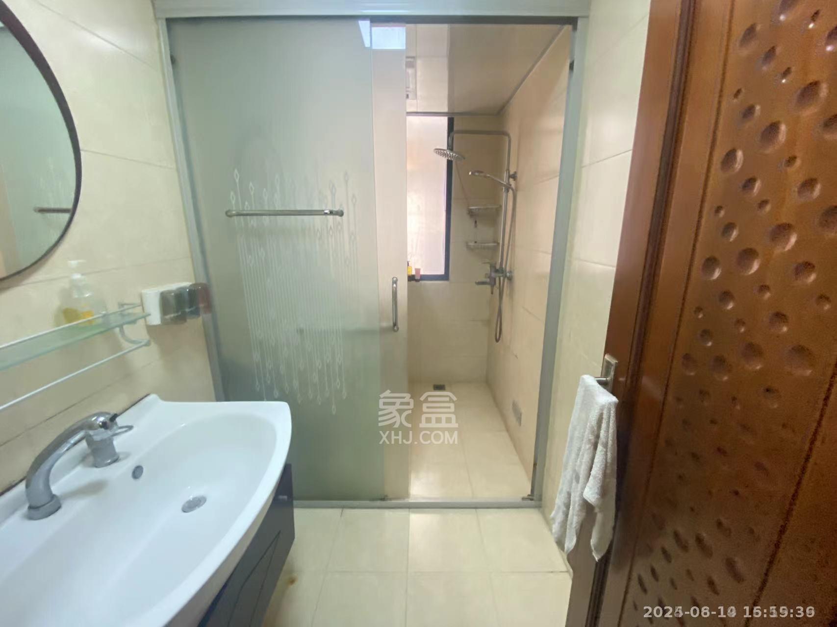 经世皇城  3室2厅2卫   1800.00元/月室内图