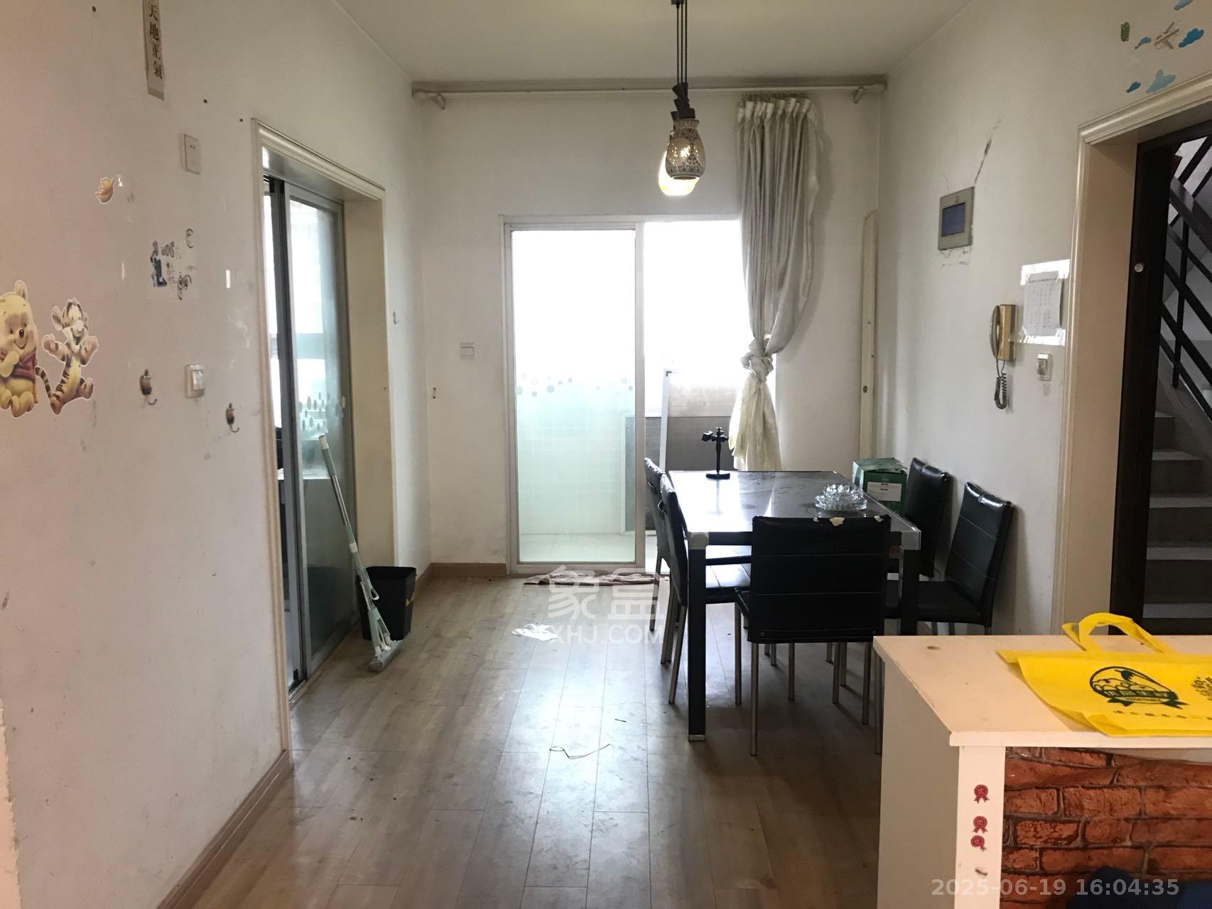 嘉盛华庭(一期、二期、三期) 3室2厅2卫 3100.0元/月 嘉盛华庭(一期、二期、三期) 3室2厅2卫 3100.0元/月室内图