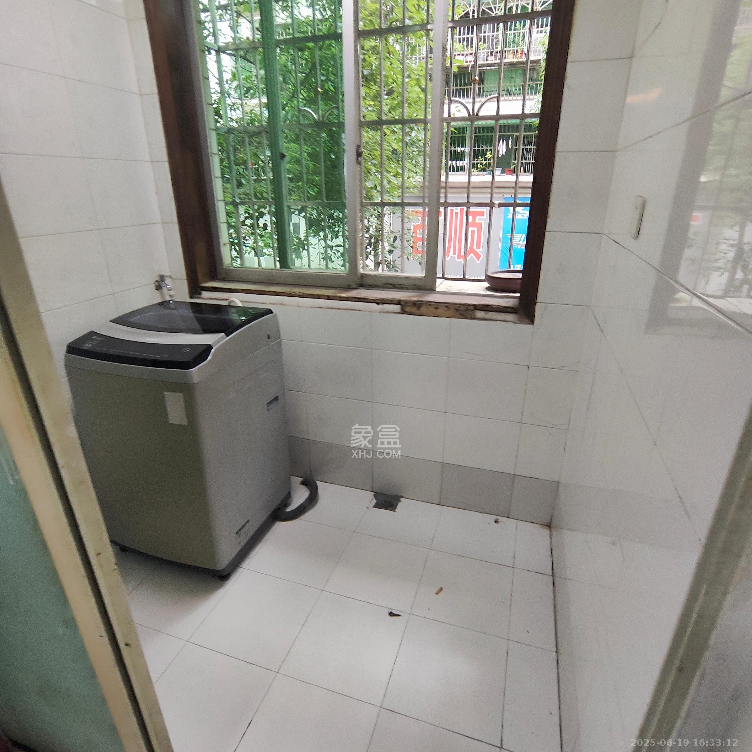 中南汽车世界  3室2厅2卫    1600.0元/月 中南汽车世界  3室2厅2卫    1600.0元/月室内图