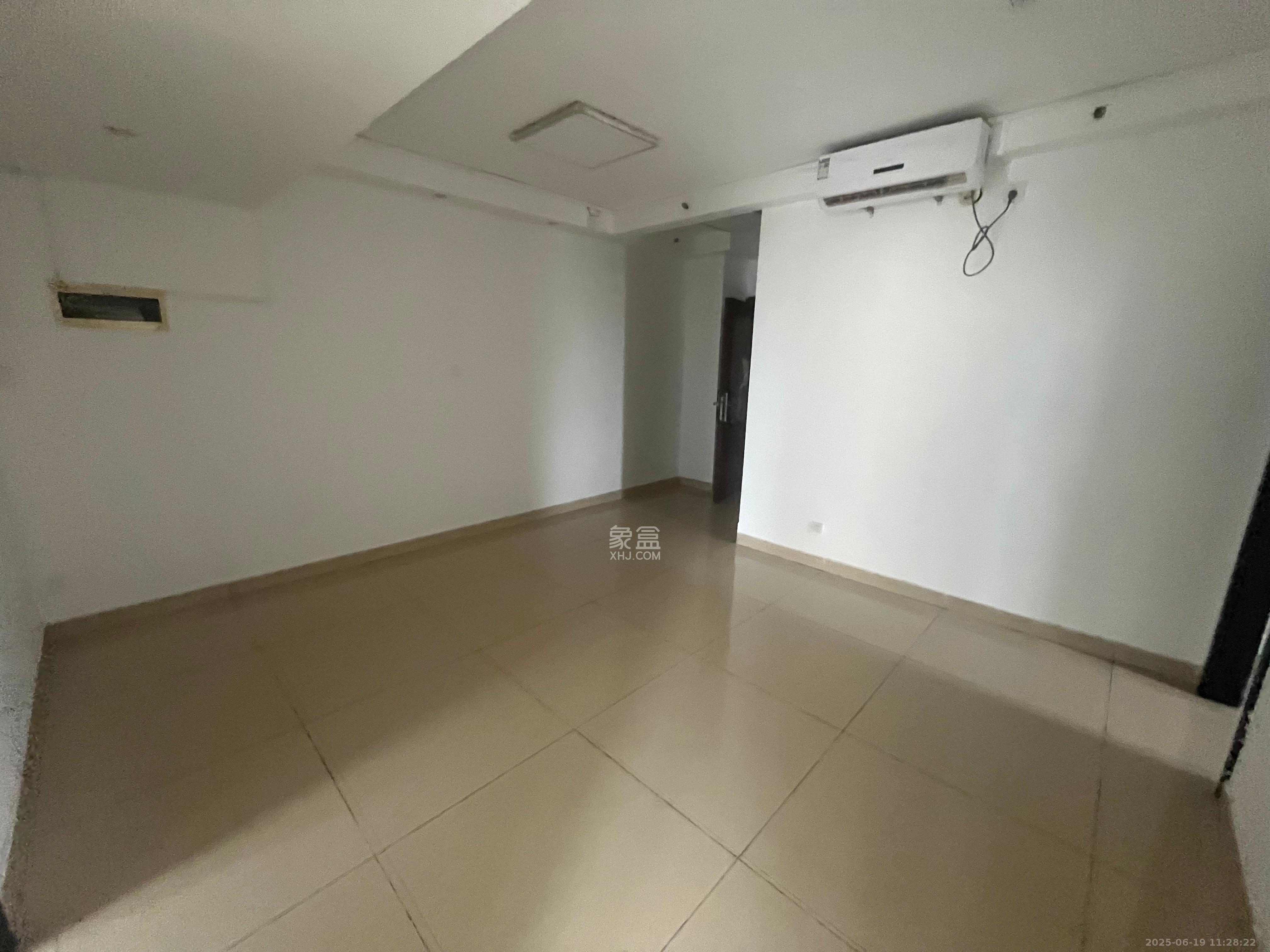 东怡外国(南湖一号) 2室1厅1卫 2200.0元/月 东怡外国(南湖一号) 2室1厅1卫 2200.0元/月室内图