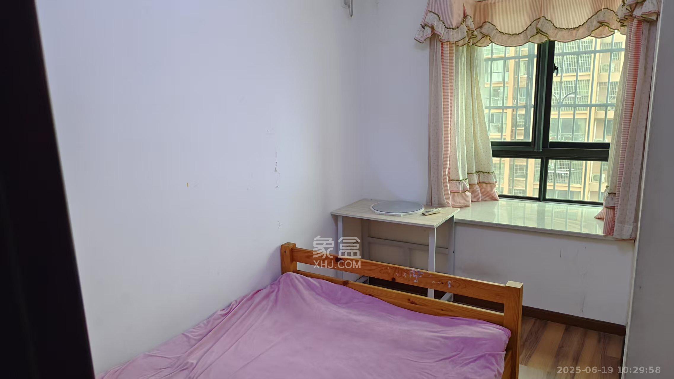 华城广场 2室2厅1卫 2500.0元/月 华城广场 2室2厅1卫 2500.0元/月室内图