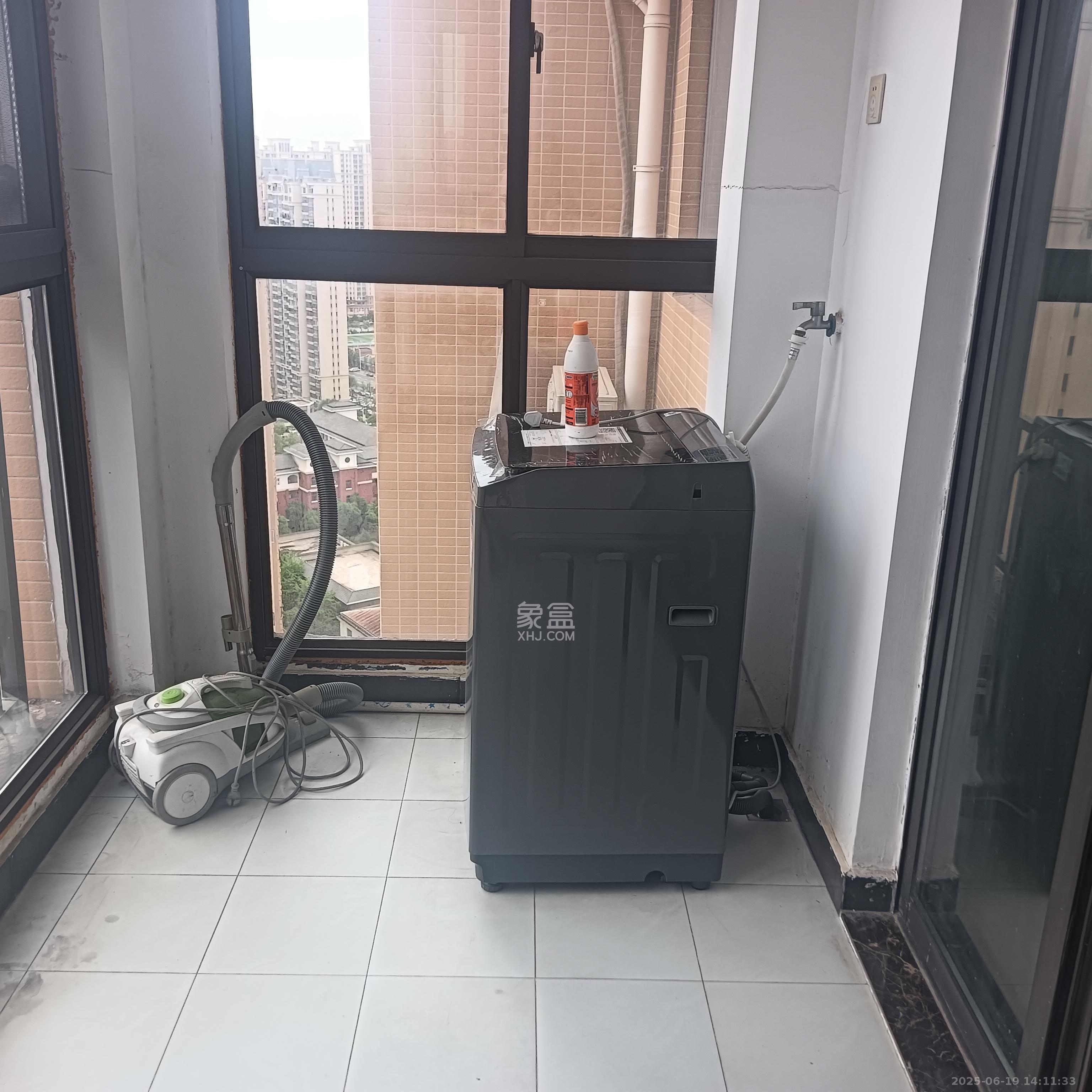 湘诚德峰小区A区  3室2厅2卫   2200.00元/月室内图