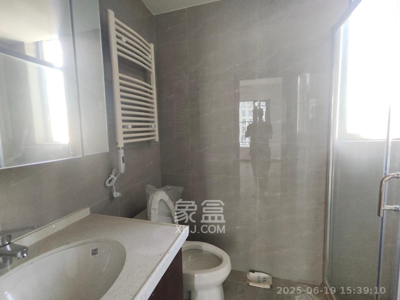 绿地长沙城际空间站(绿地新里佳苑) 5室2厅3卫 5000.0元/月 绿地长沙城际空间站(绿地新里佳苑) 5室2厅3卫 5000.0元/月室内图