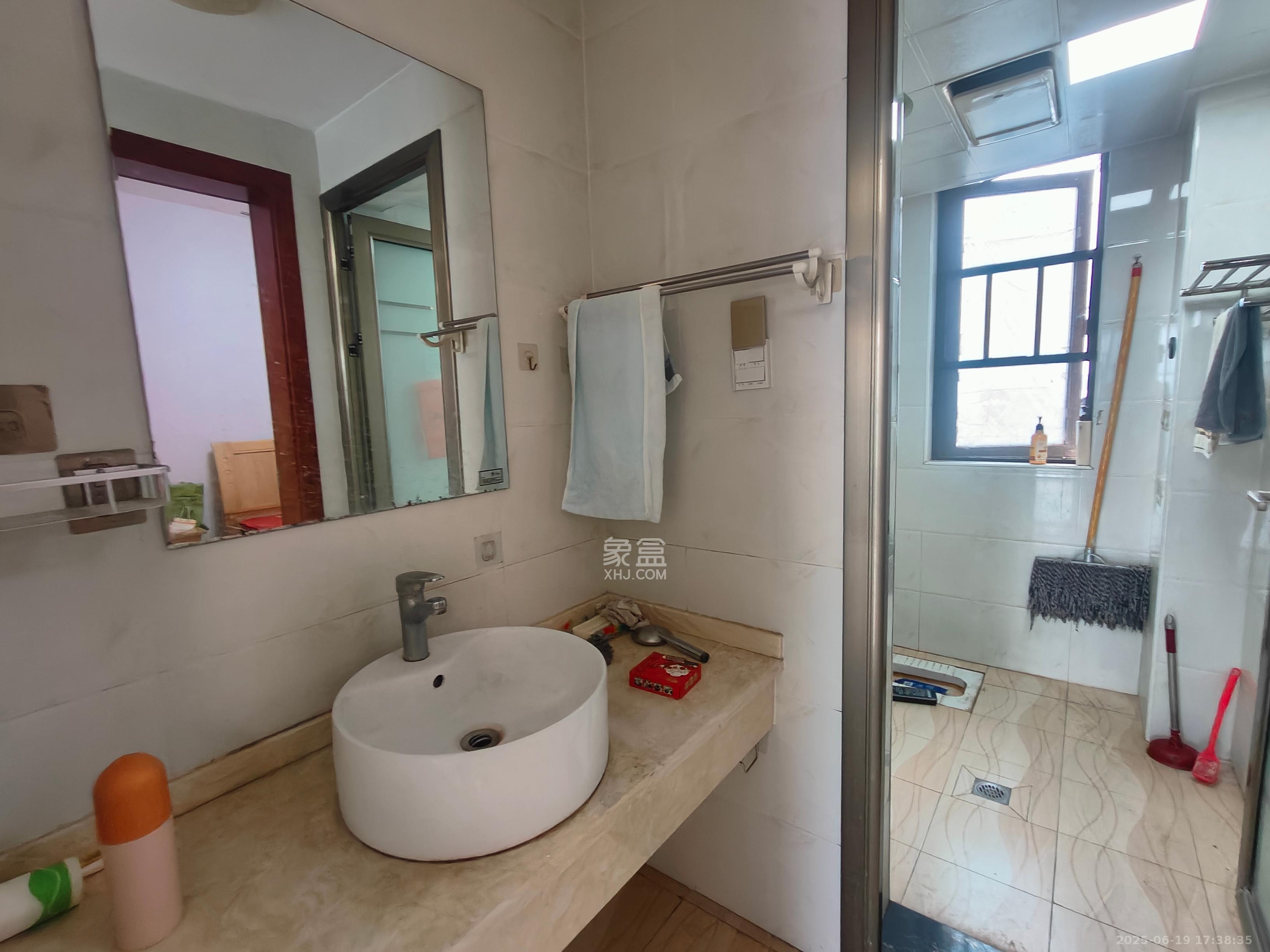 保利西海岸B区  3室2厅2卫   3200.00元/月室内图