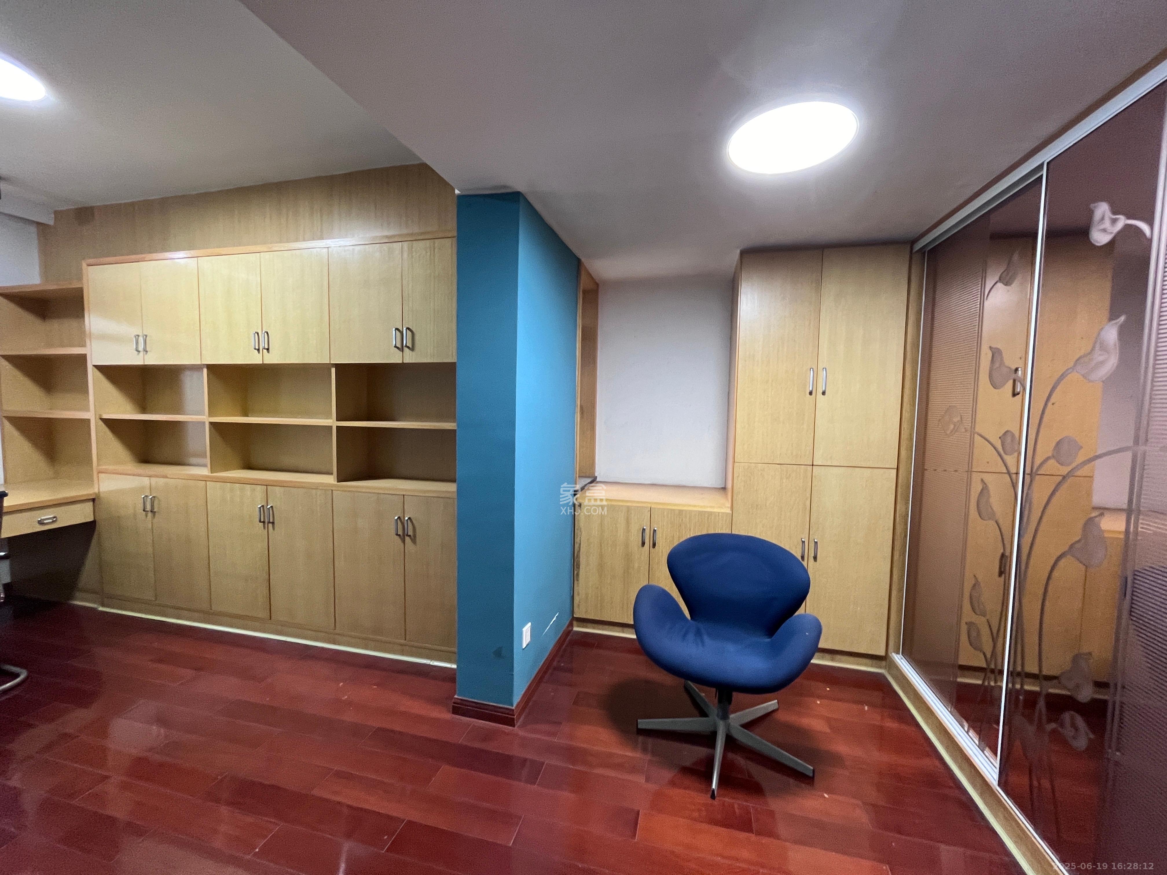 尚城 4室2厅2卫 2500.0元/月 尚城 4室2厅2卫 2500.0元/月室内图