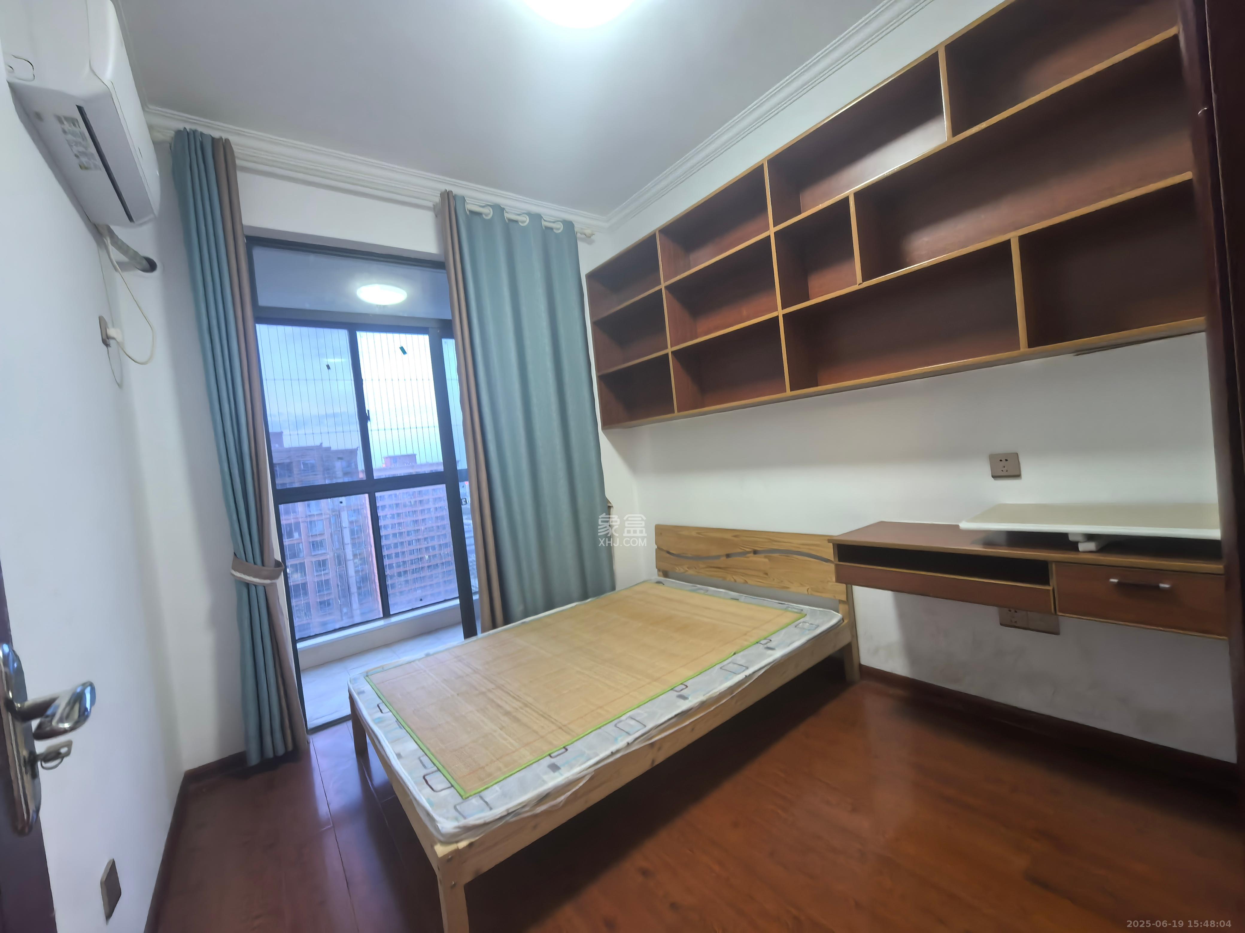 紫华郡  4室2厅2卫    2500.0元/月室内图