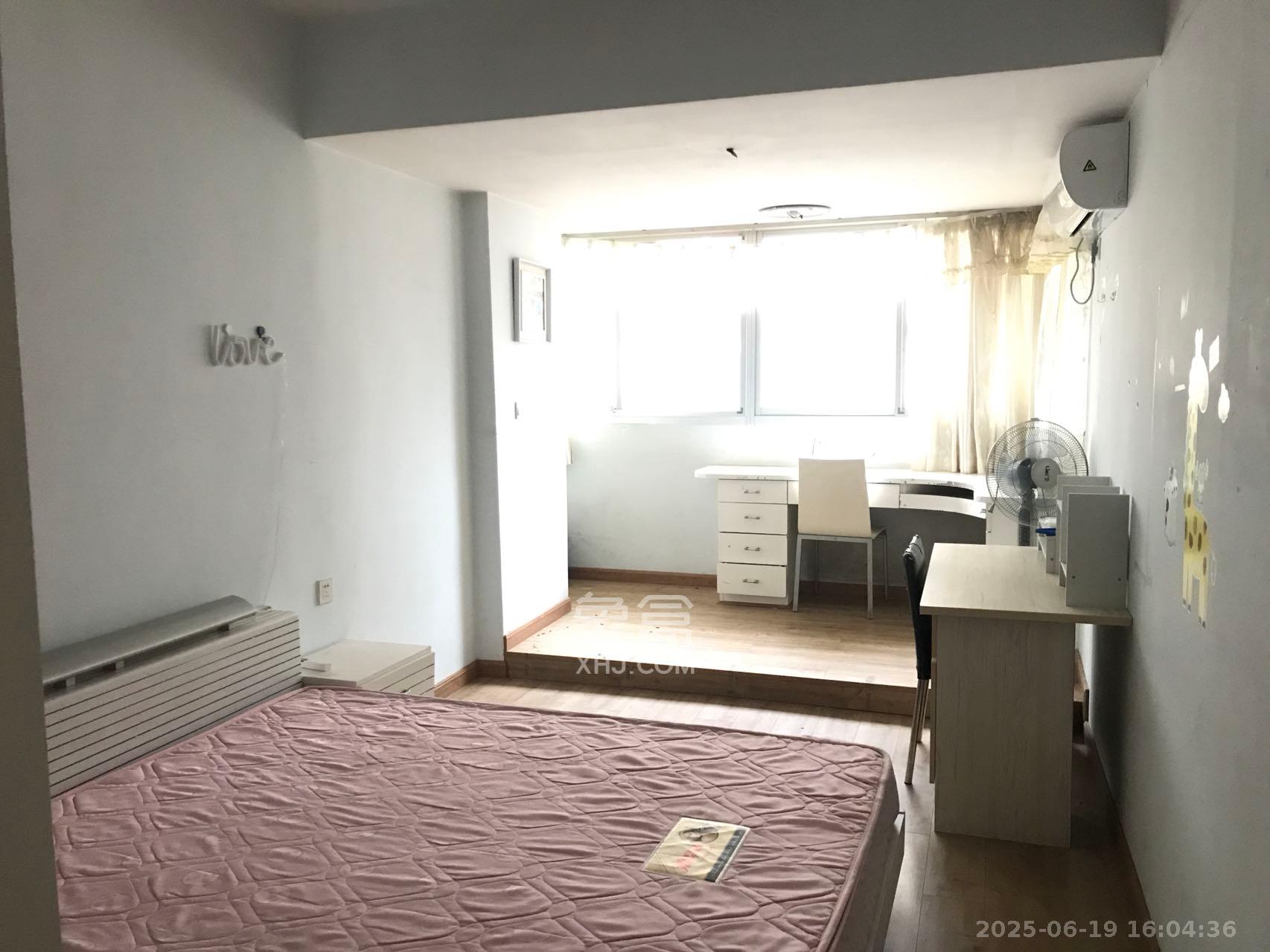 嘉盛华庭(一期、二期、三期) 3室2厅2卫 3100.0元/月 嘉盛华庭(一期、二期、三期) 3室2厅2卫 3100.0元/月室内图