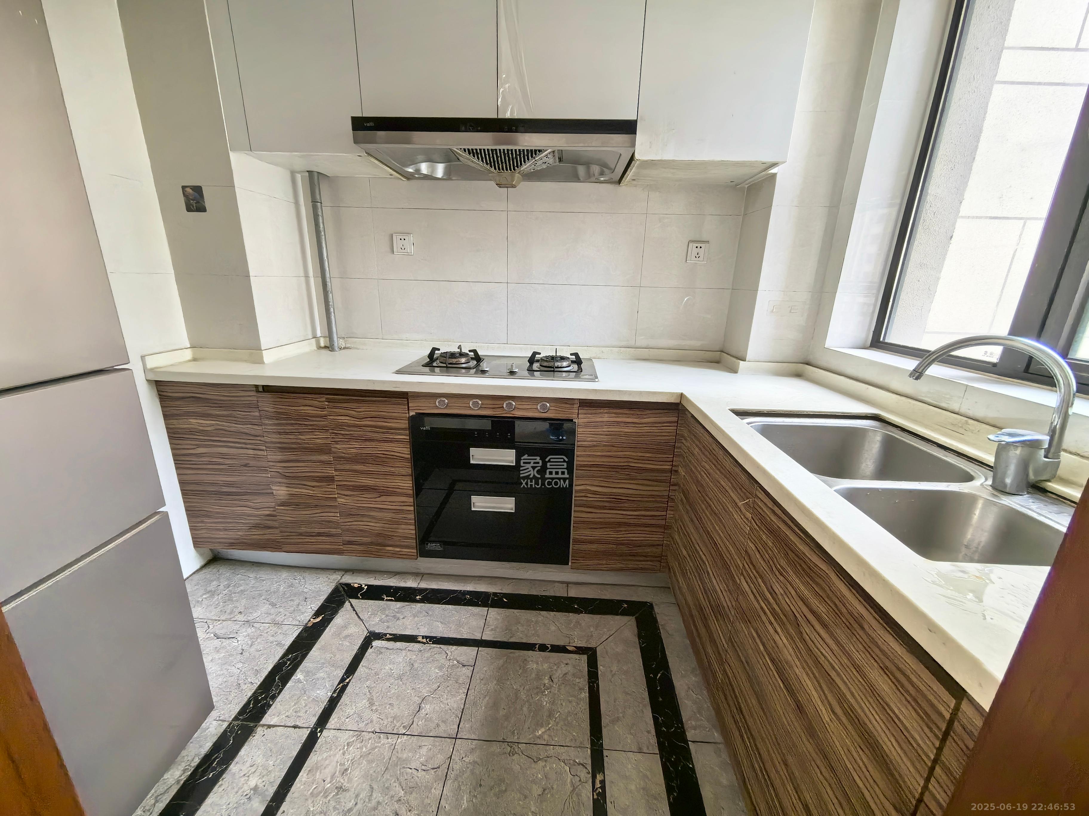 中海新城熙岸(中信新城五期) 3室2厅2卫 2200.0元/月 中海新城熙岸(中信新城五期) 3室2厅2卫 2200.0元/月室内图