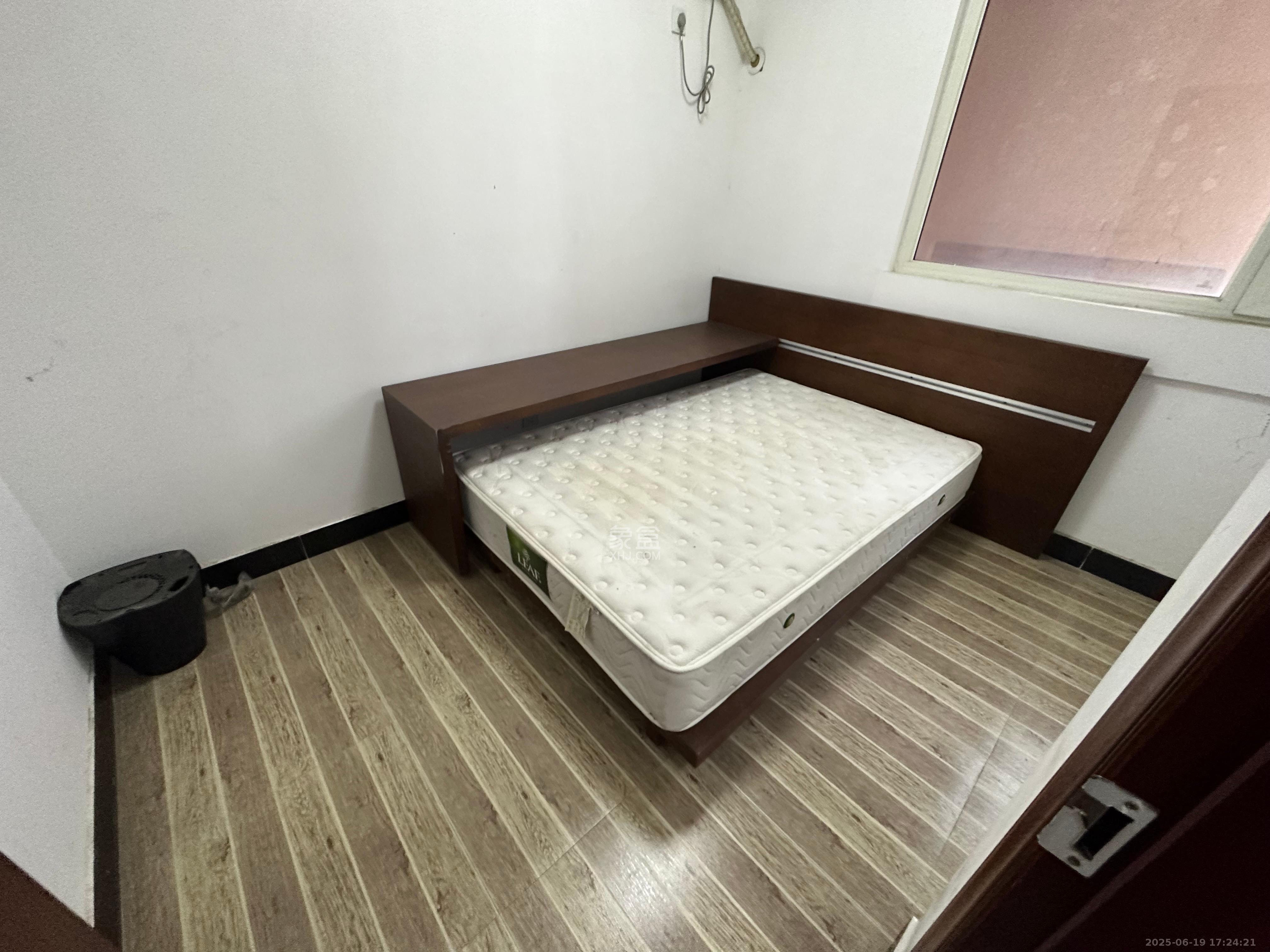 北辰三角洲E6区  3室1厅1卫   3300.00元/月室内图