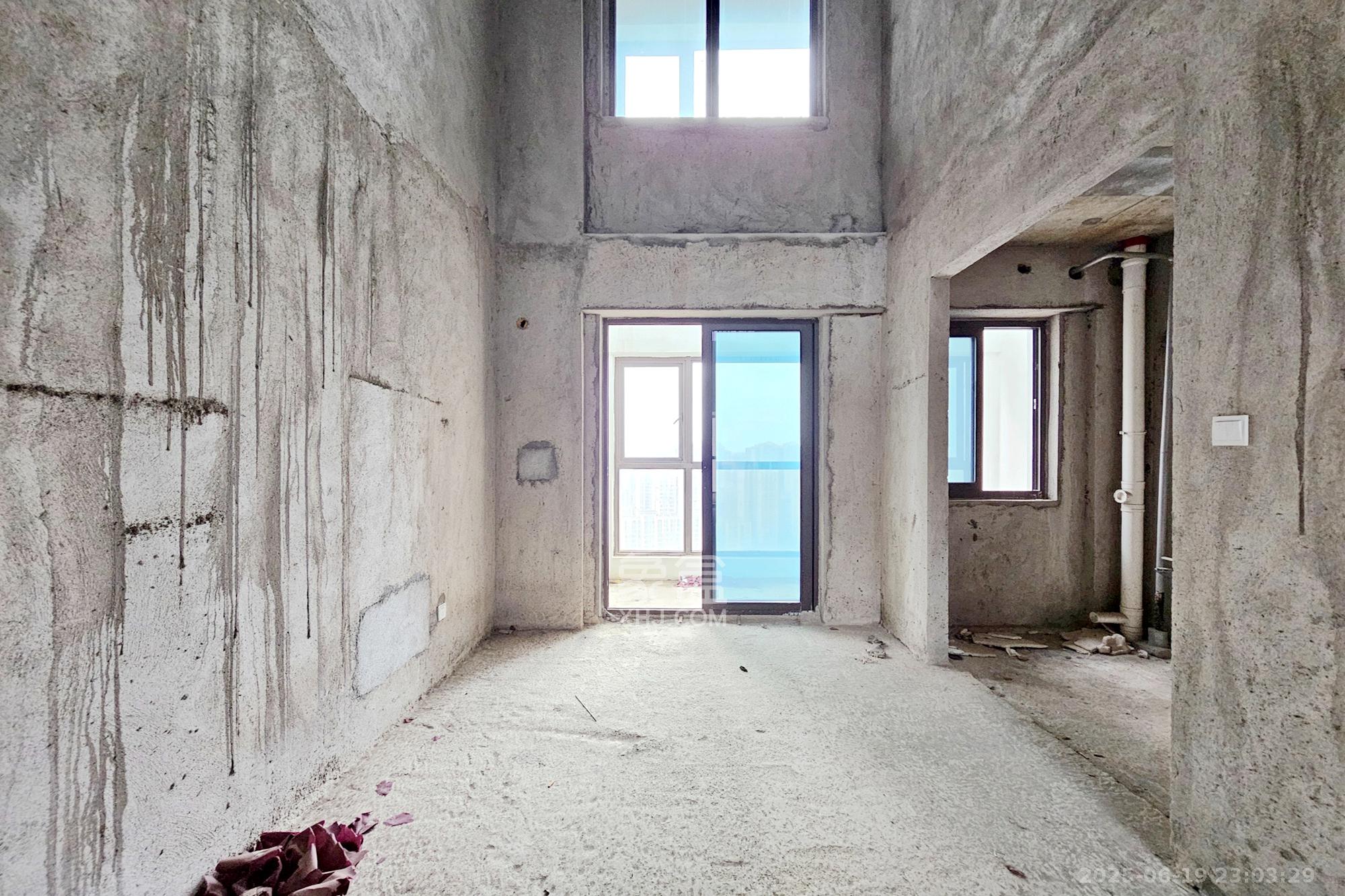 明昇壹城(明昇时代广场)二期  5室2厅3卫    218.0万 明昇壹城(明昇时代广场)二期  5室2厅3卫    218.0万客厅