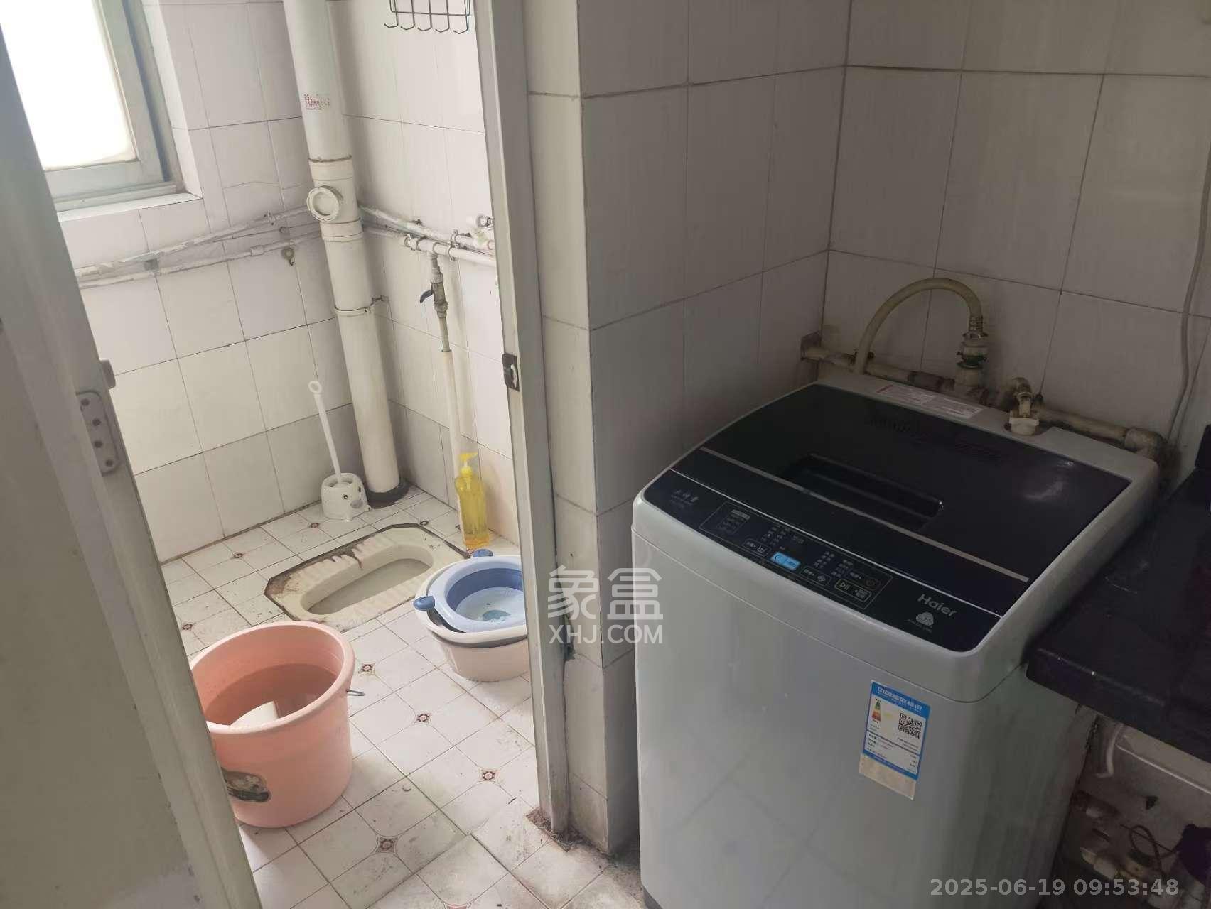 湘凯综合楼 1室0厅0卫 1600.0元/月 湘凯综合楼 1室0厅0卫 1600.0元/月室内图