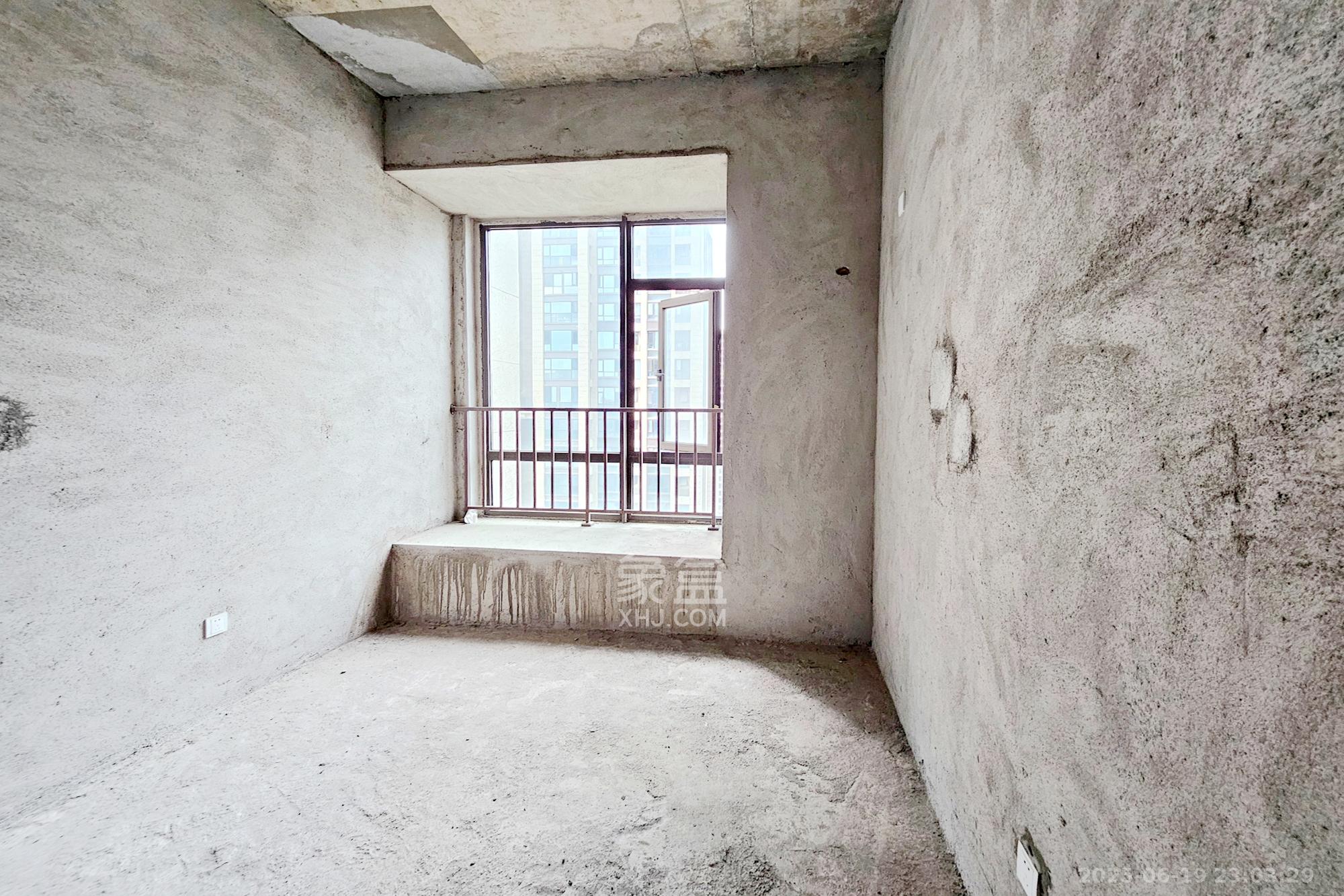 明昇壹城(明昇时代广场)二期  5室2厅3卫    218.0万 明昇壹城(明昇时代广场)二期  5室2厅3卫    218.0万卧室