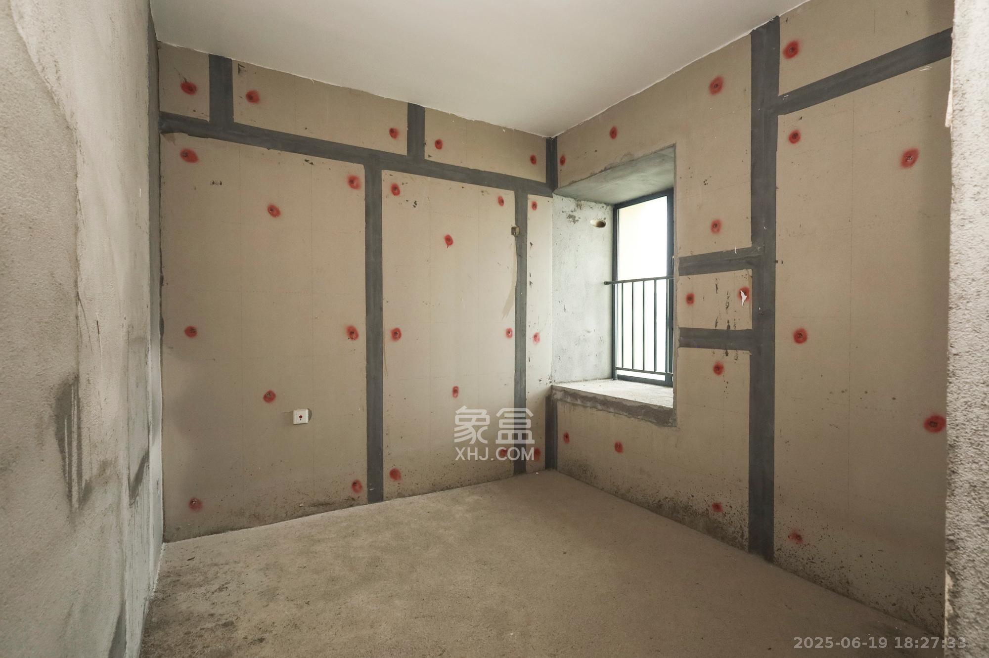 南璟滨江书苑 4室2厅1卫 36.50万 南璟滨江书苑 4室2厅1卫 36.50万卧室