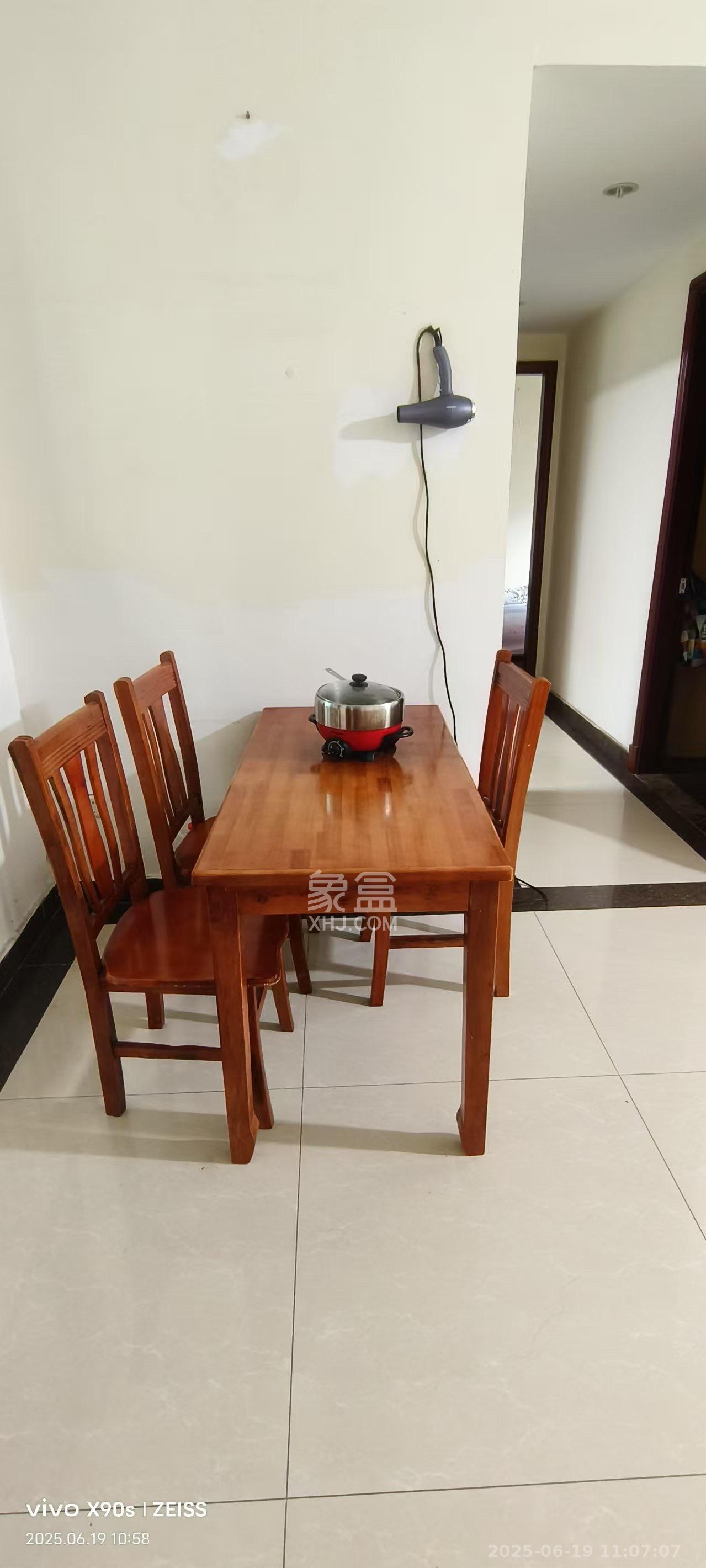 恒大华府  3室2厅1卫    2200.0元/月 恒大华府  3室2厅1卫    2200.0元/月室内图