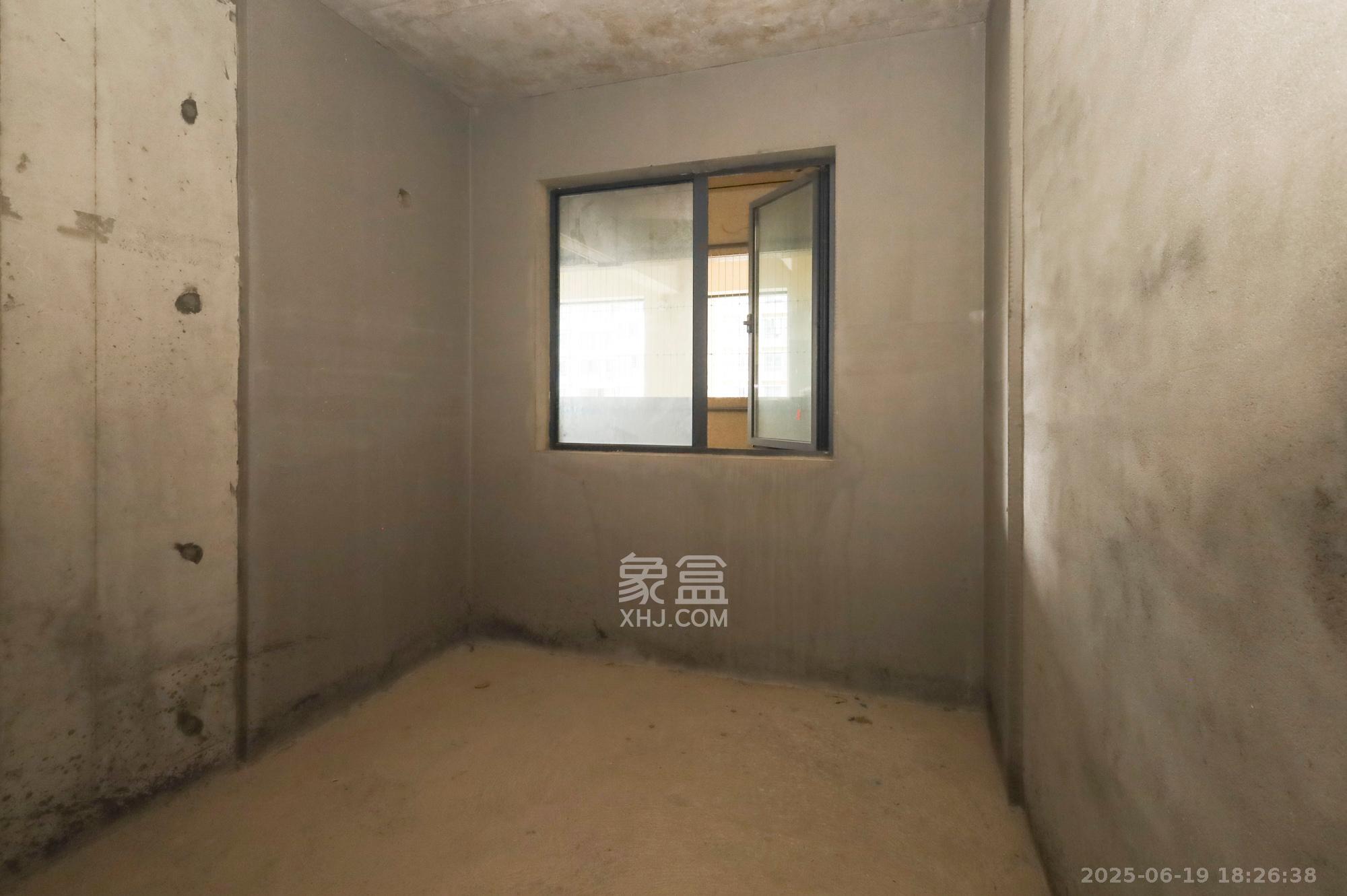 嘉宇北部湾BC区  4室2厅2卫    67.0万 嘉宇北部湾BC区  4室2厅2卫    67.0万卧室