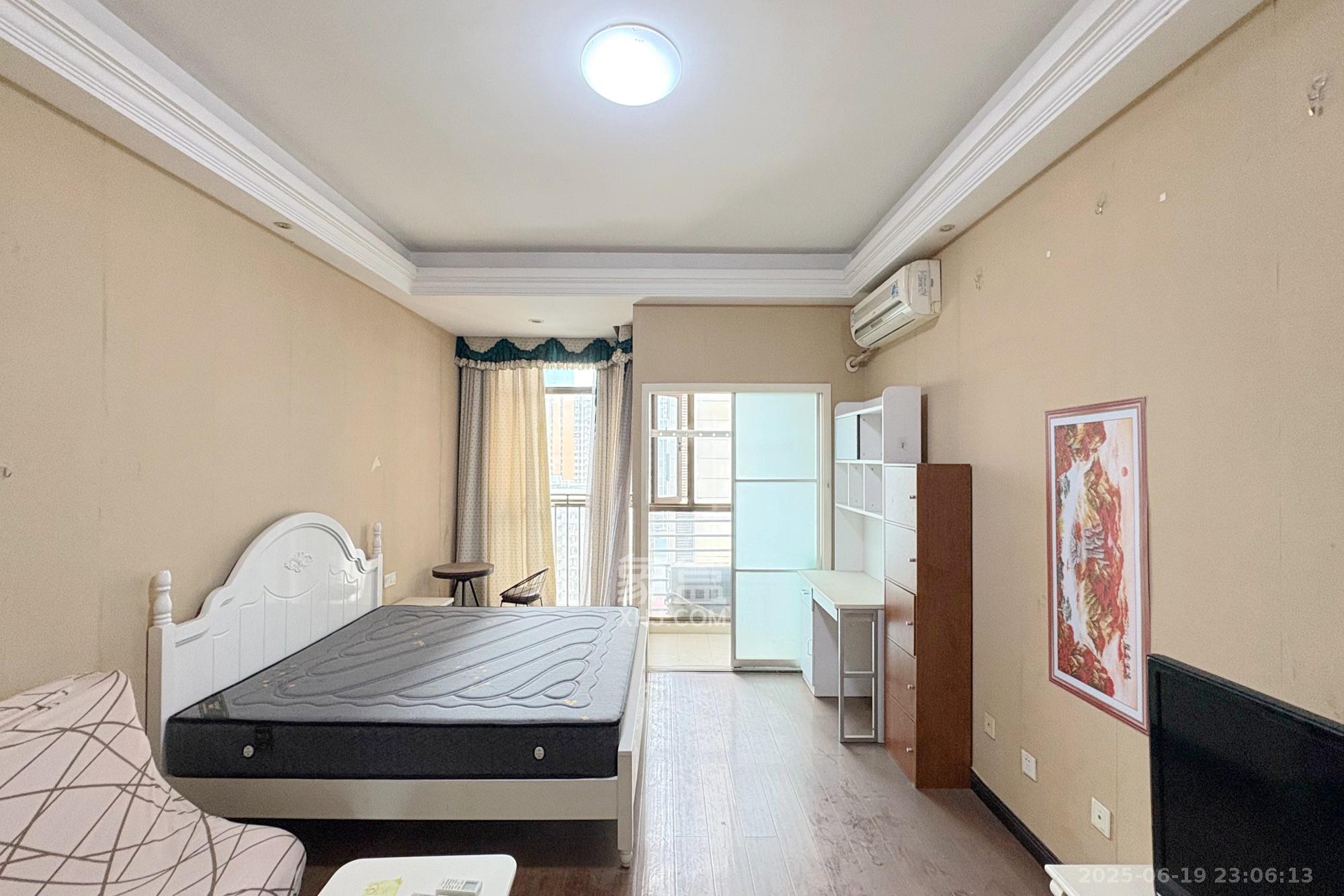 铂宫  1室1厅1卫    58.0万 铂宫  1室1厅1卫    58.0万客厅