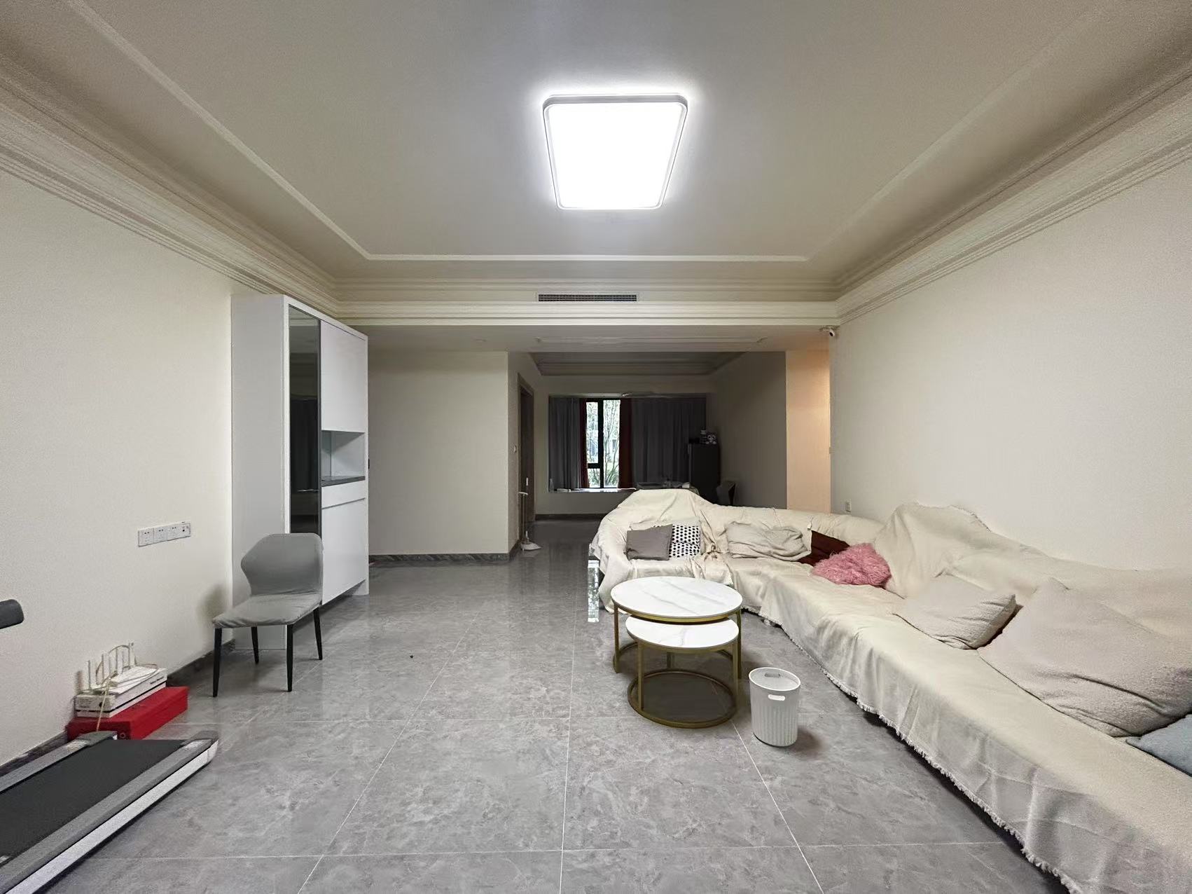 华耀碧桂园十里江湾誉峯 3室2厅2卫 3200.0元/月 华耀碧桂园十里江湾誉峯 3室2厅2卫 3200.0元/月室内图